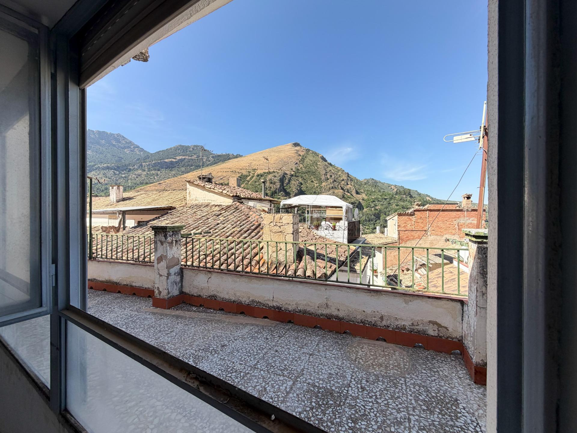 Casa en Cazorla ideal para familias o inversión - foto 5