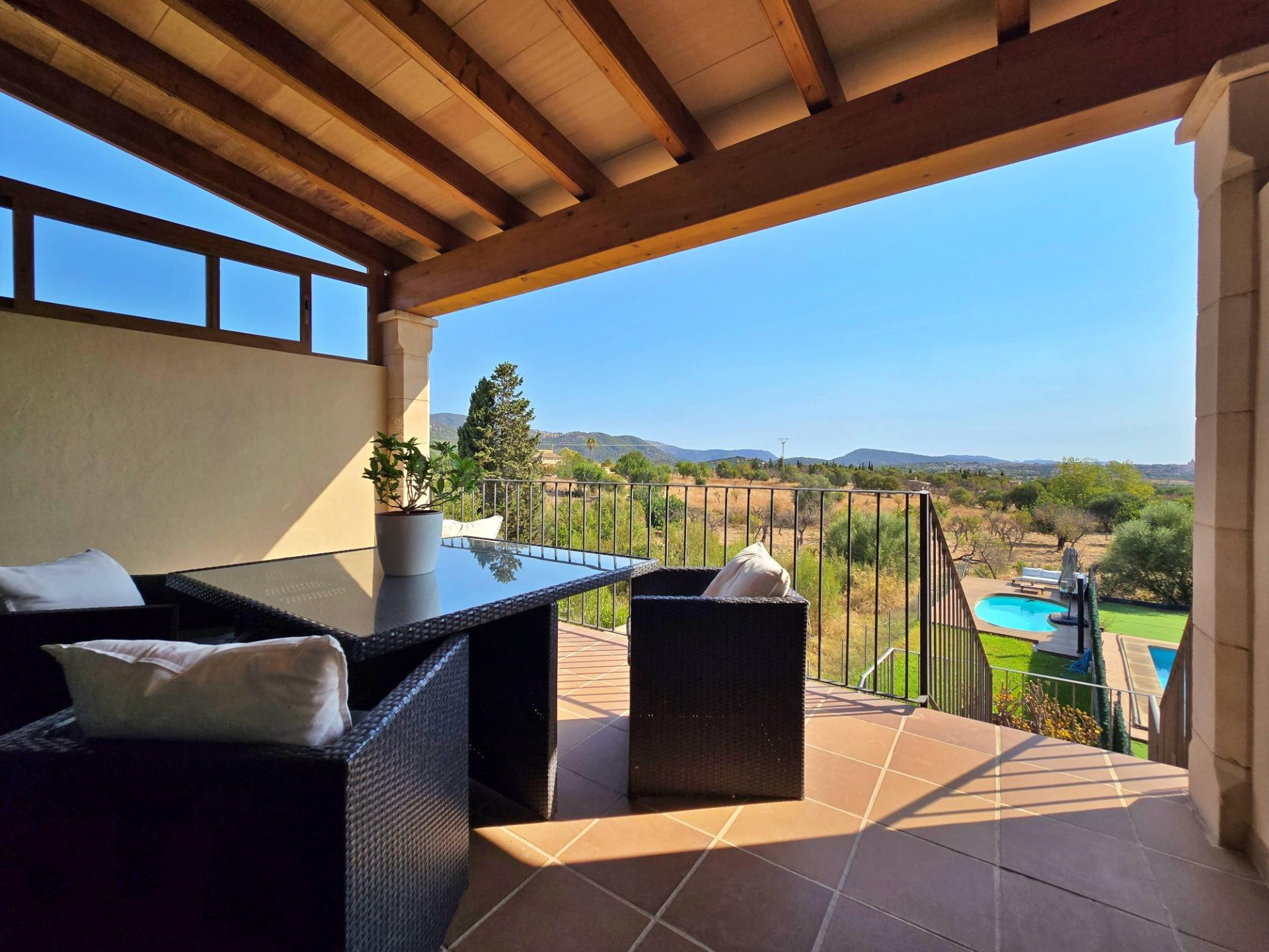 Casa pareada en venta en Moscari con piscina y vistas a la m