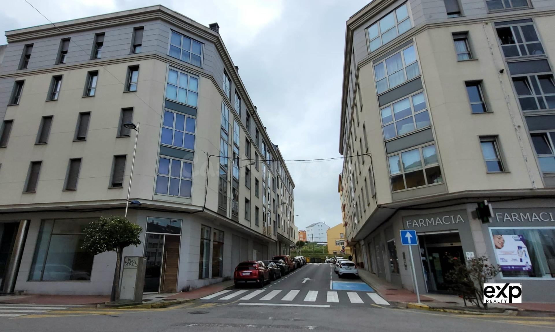Piso con vistas al mar, garaje y trastero en Rosalía de Cast - foto 2