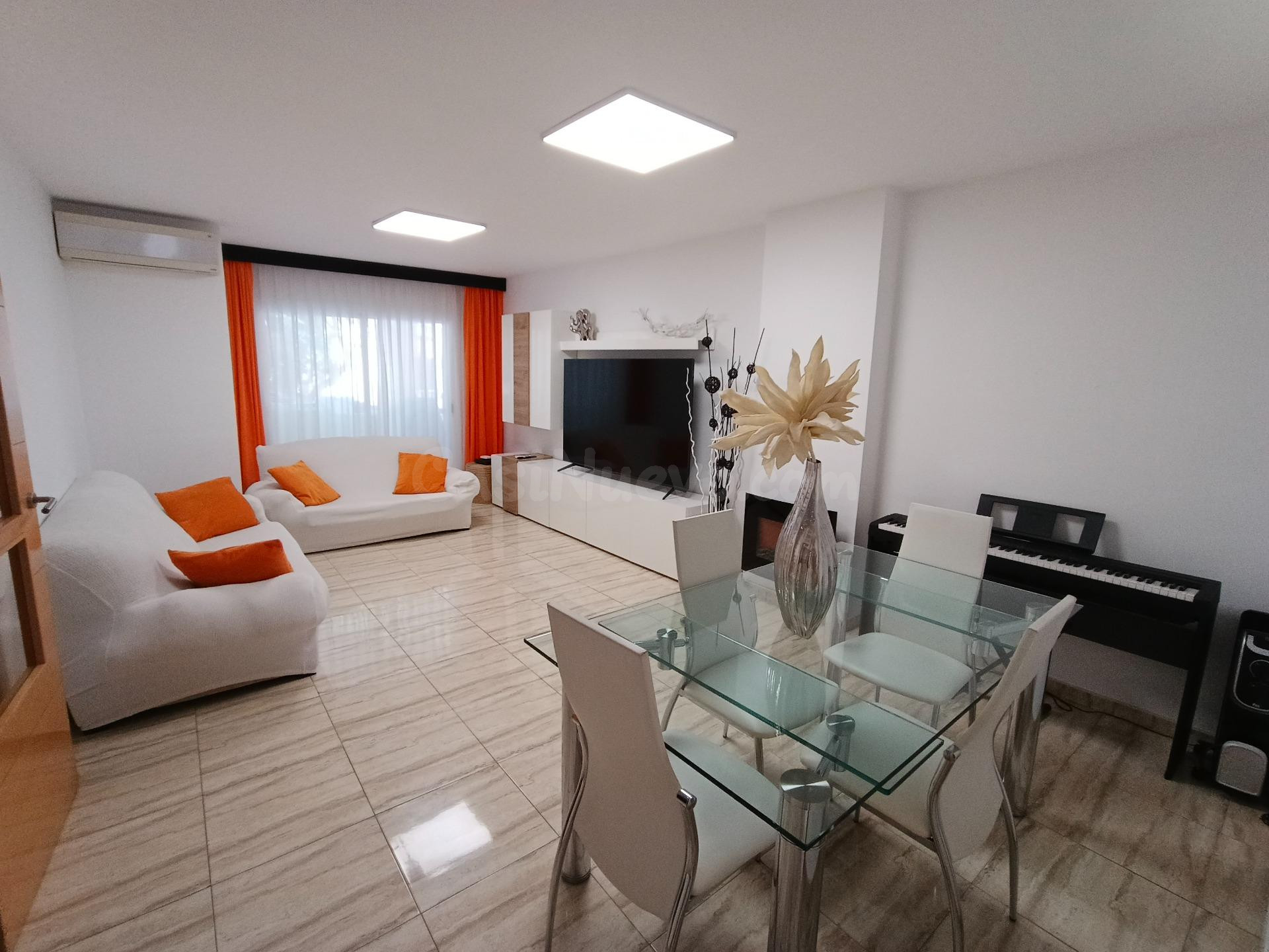 Piso en venta en la calle Reis Católico con 4 dormitorios y 