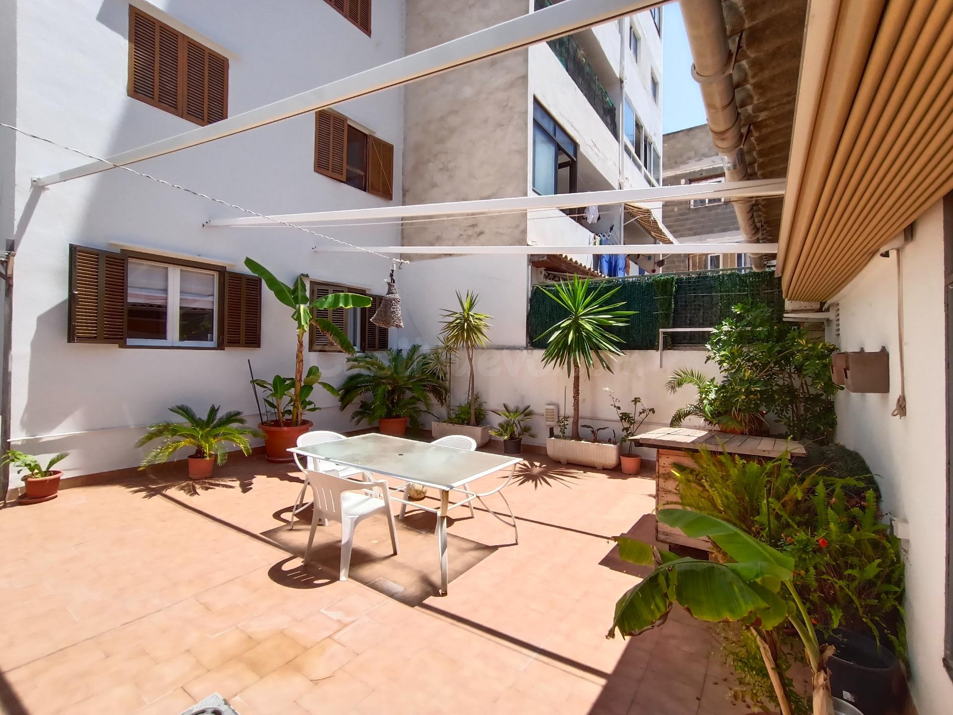 Piso en venta en la calle Reis Católico con 4 dormitorios y  - foto 2