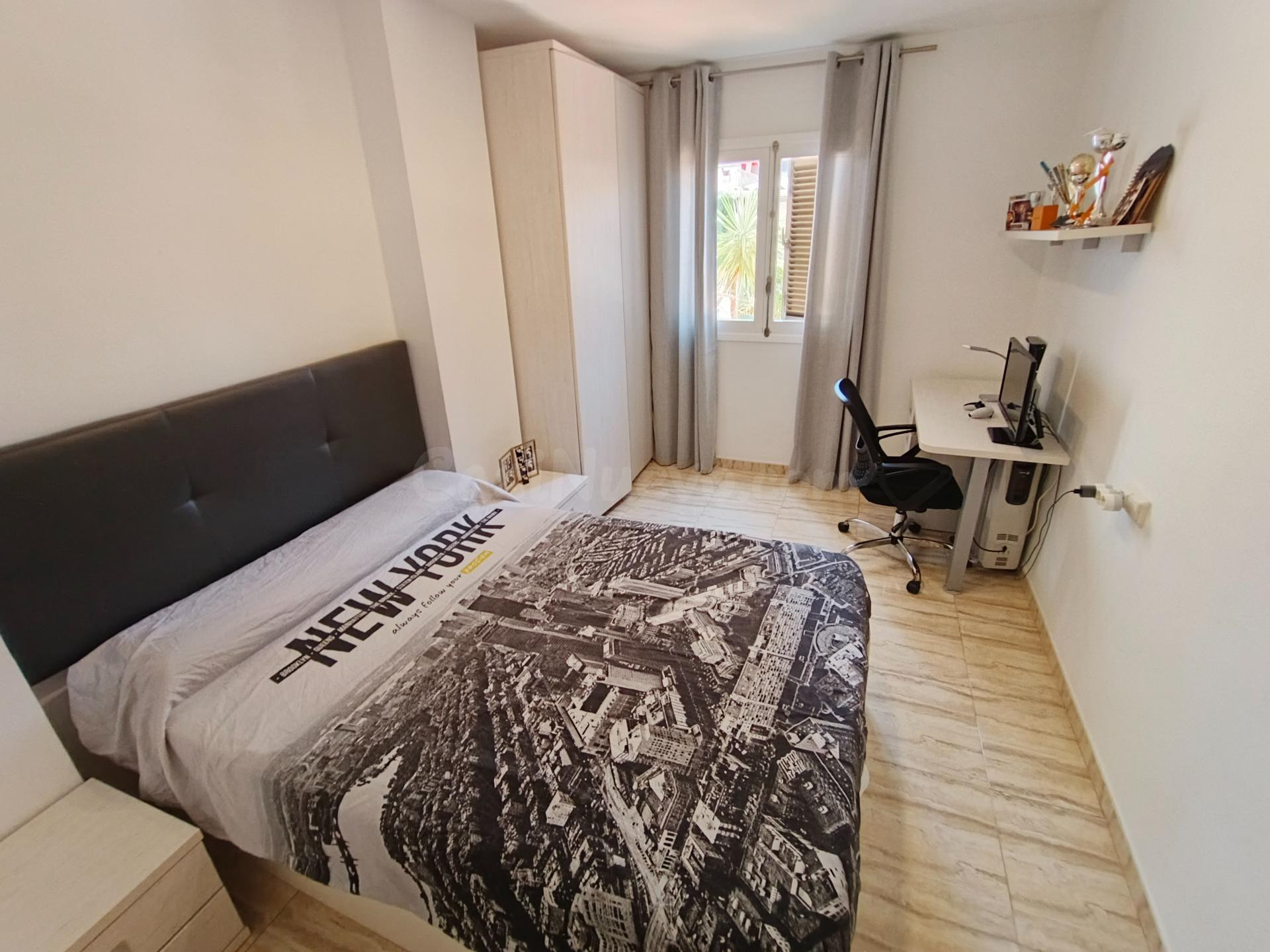 Piso en venta en la calle Reis Católico con 4 dormitorios y  - foto 4