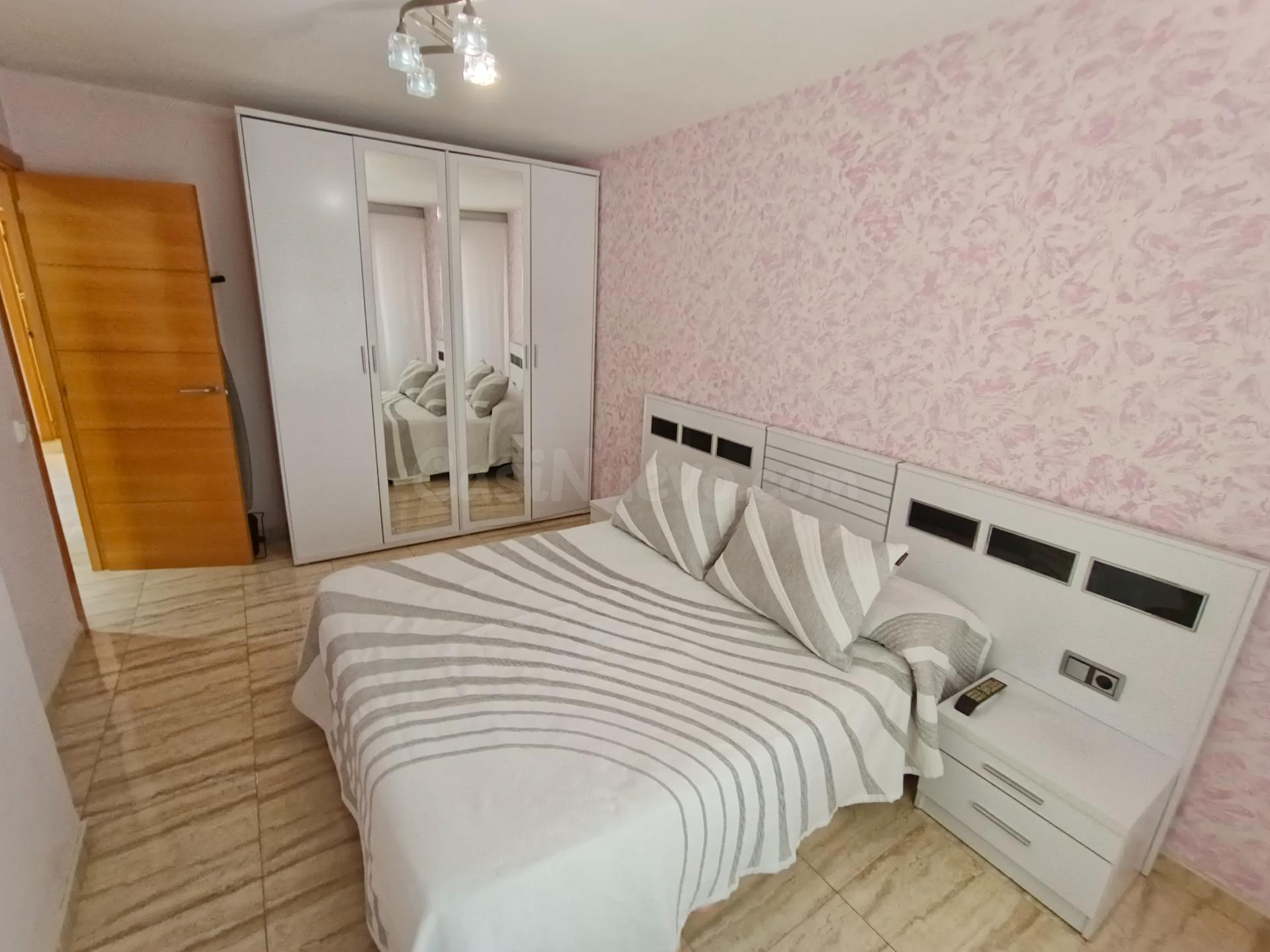 Piso en venta en la calle Reis Católico con 4 dormitorios y  - foto 5