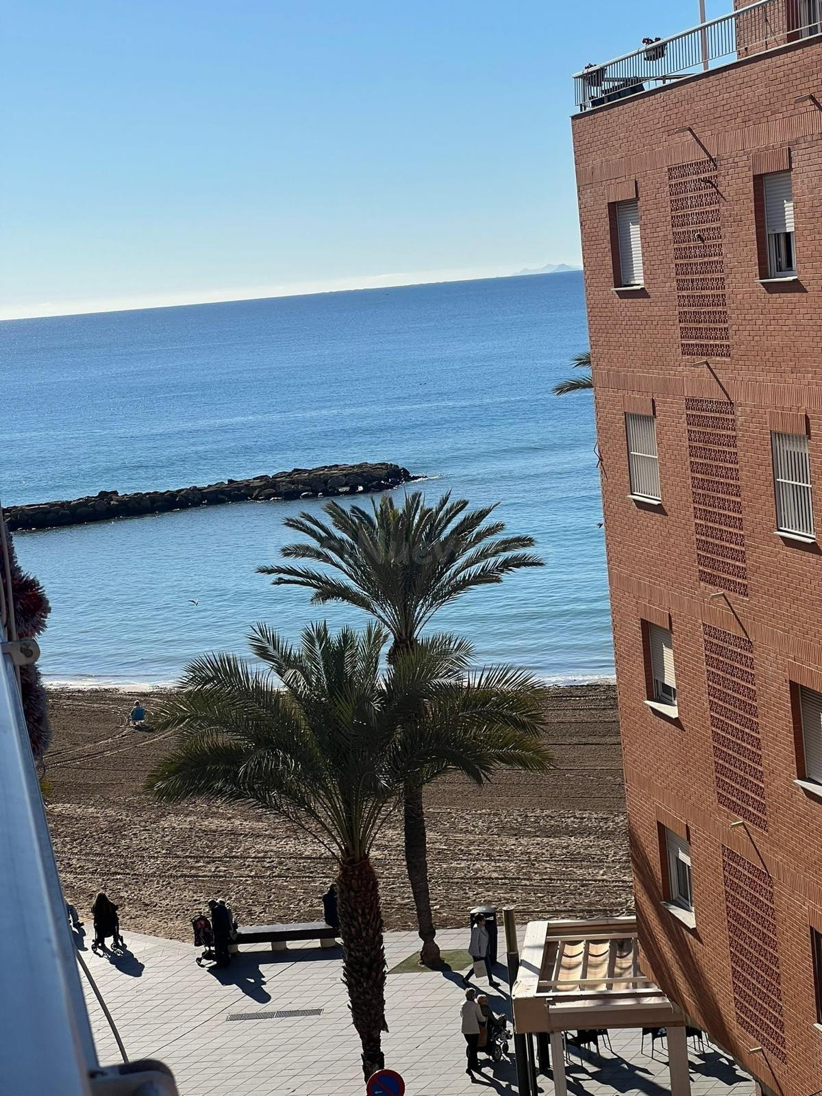Piso reformado de 3 dorm. con vistas al mar y licencia turística