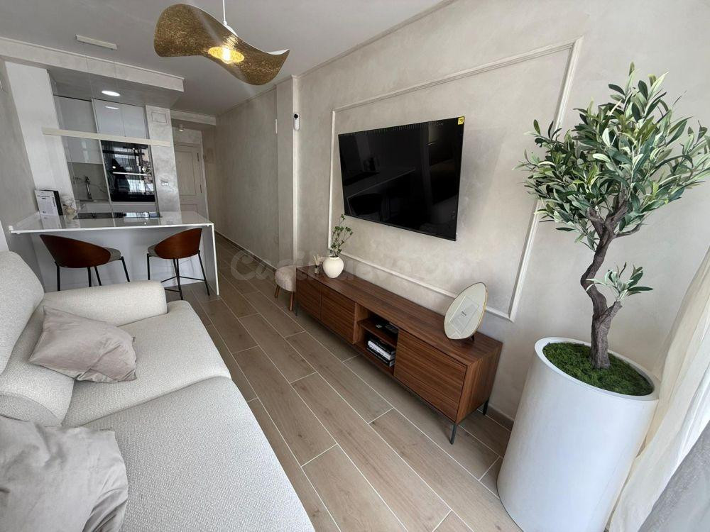 GRAN ÁTICO EN TORREVIEJA: 2 HAB, 1 BAÑO