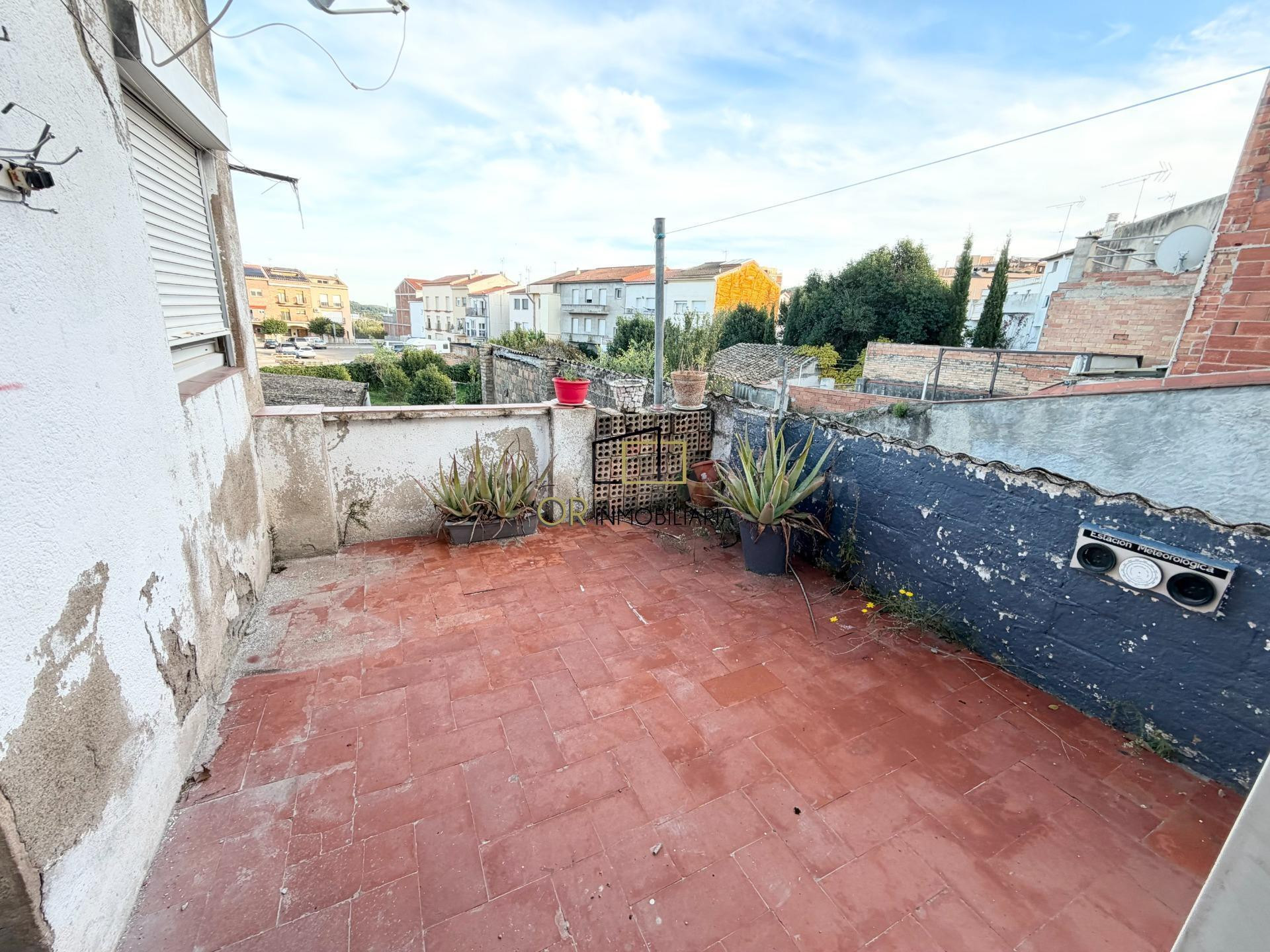 Casa adosada de 5 habitaciones para reformar en Sant Pere de Riudebitlles