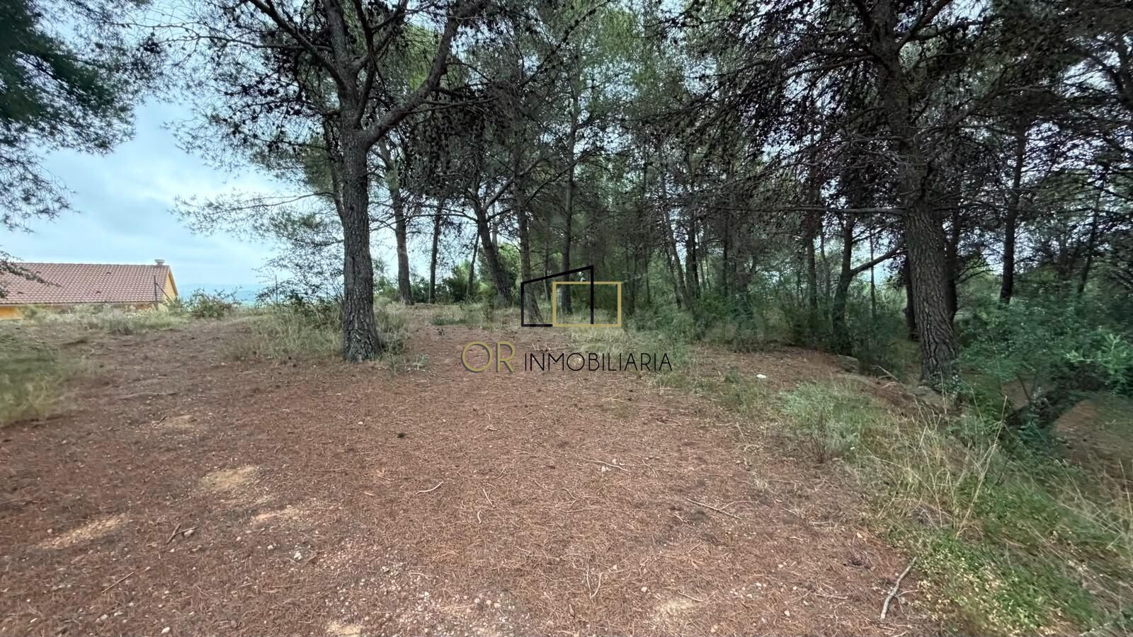 Parcela urbana de 1.294 m2 en Can Coral, Torrelles de Foix - foto 2