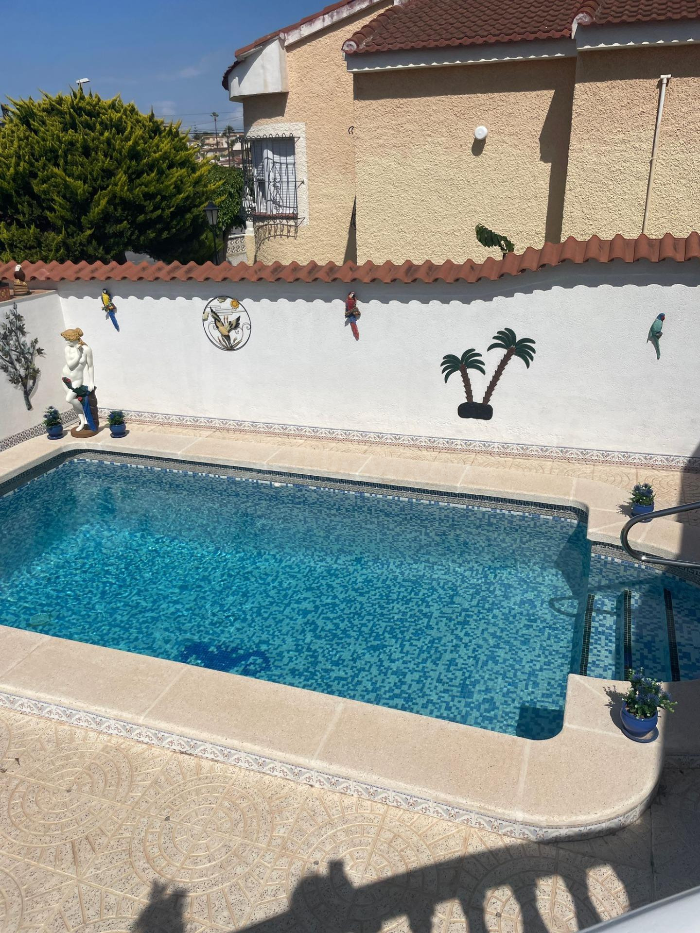 GRAN CHALET EN CIUDAD QUESADA: 3 HAB, 3 BAÑOS