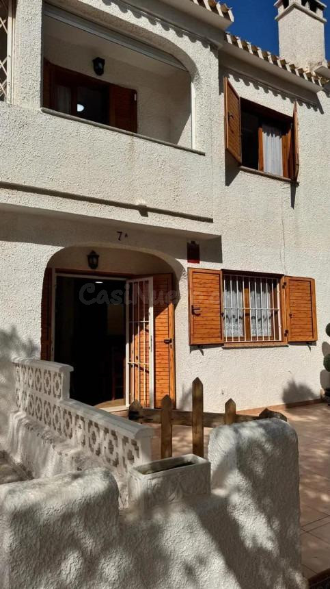 GRAN CHALET ADOSADO EN ORIHUELA COSTA: 2 HAB, 2 BAÑOS