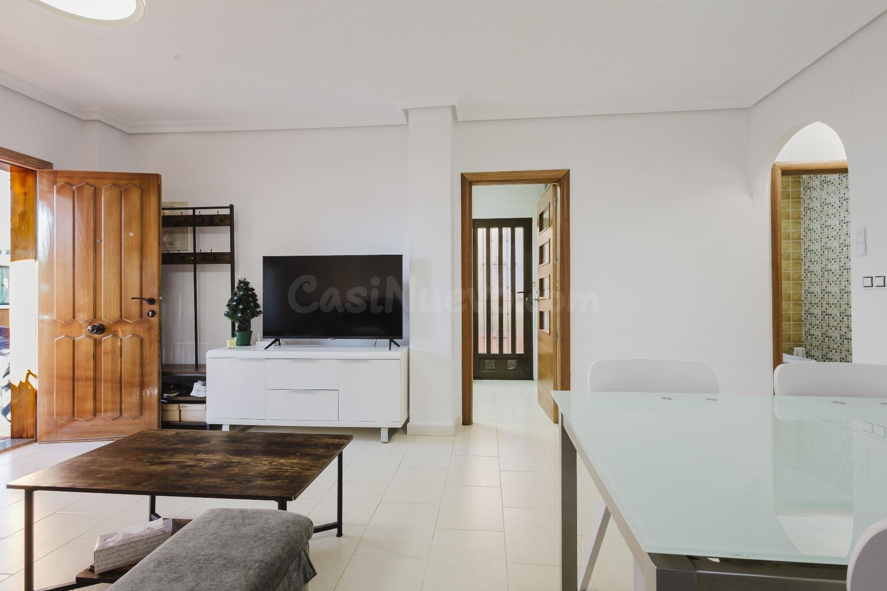 GRAN ADOSADO DÚPLEX EN TORREVIEJA: 2 HAB, 2 BAÑOS