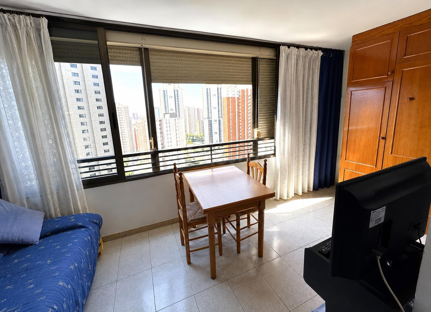 Oportunidad en Levante: apartamento con terraza, piscina y parking cerca del mar