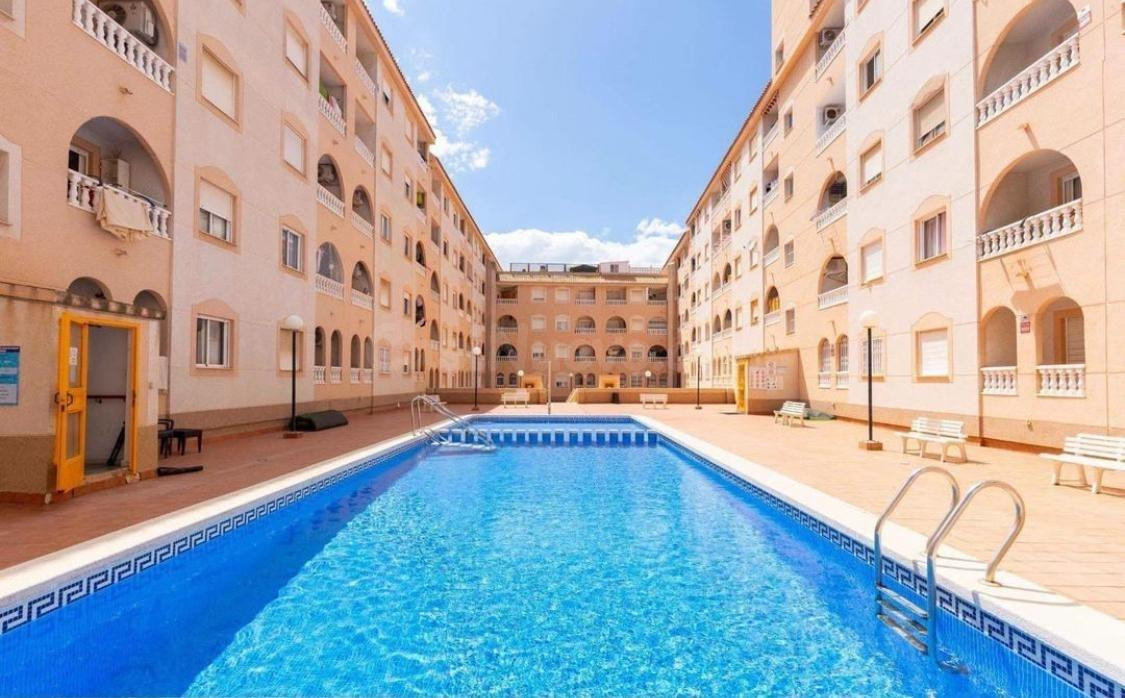Gran Apartamento Reformado en Playa del Cura : 1 hab, 1 baño , piscina