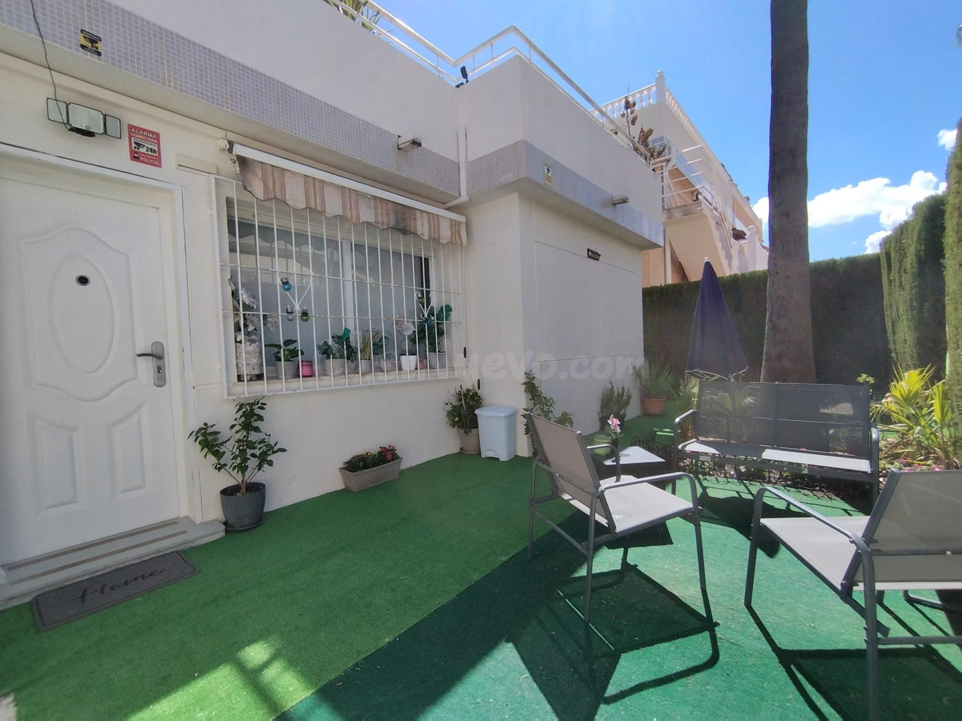 GRAN ADOSADO EN TORREVIEJA: 3 HAB, 2 BAÑOS