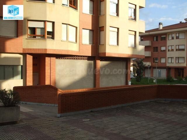 OPORTUNIDAD. Venta de parcela de garaje cerrada con trastero - foto 2