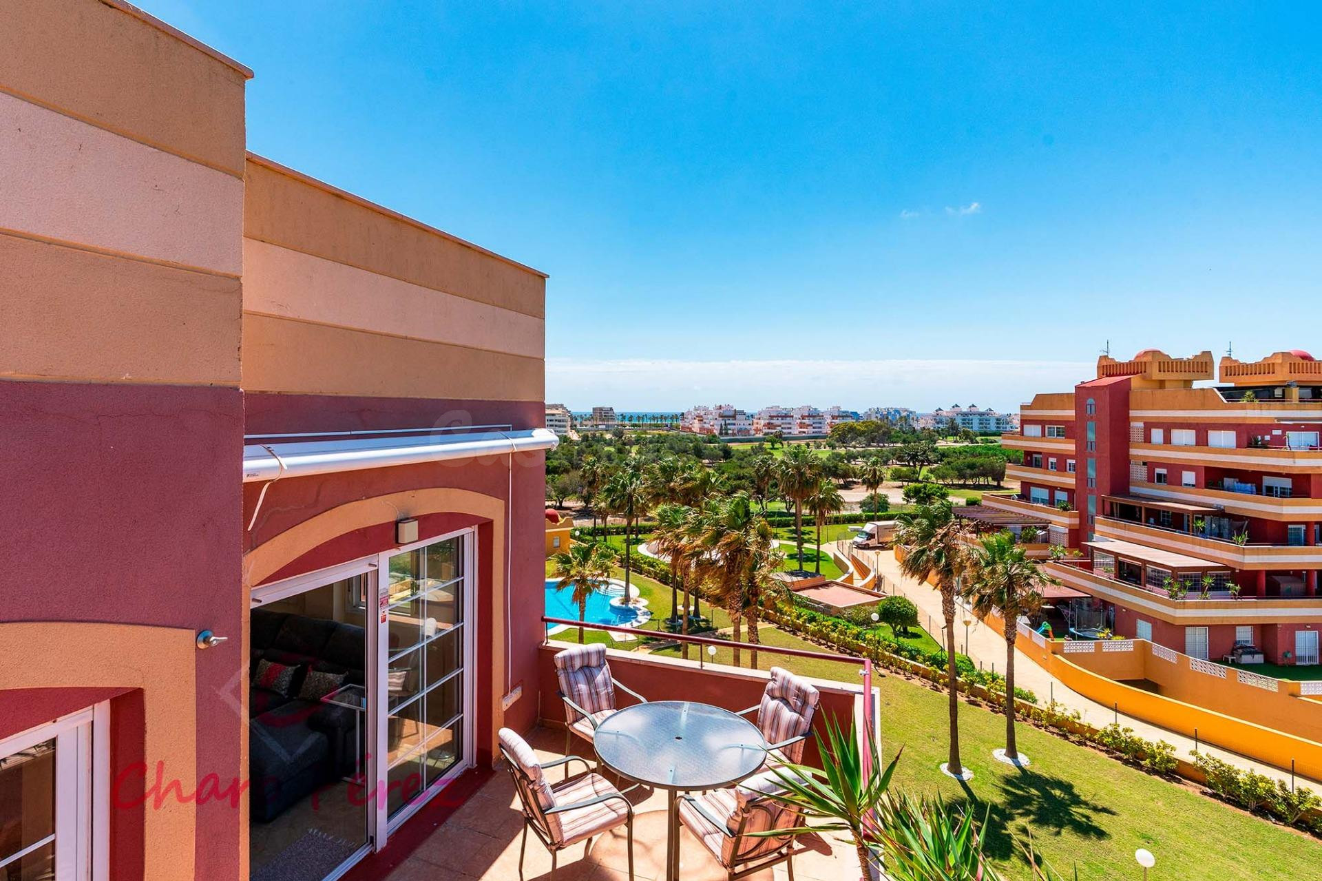 Excepcional ático dúplex en el Residencial Los Pelicanos, ub