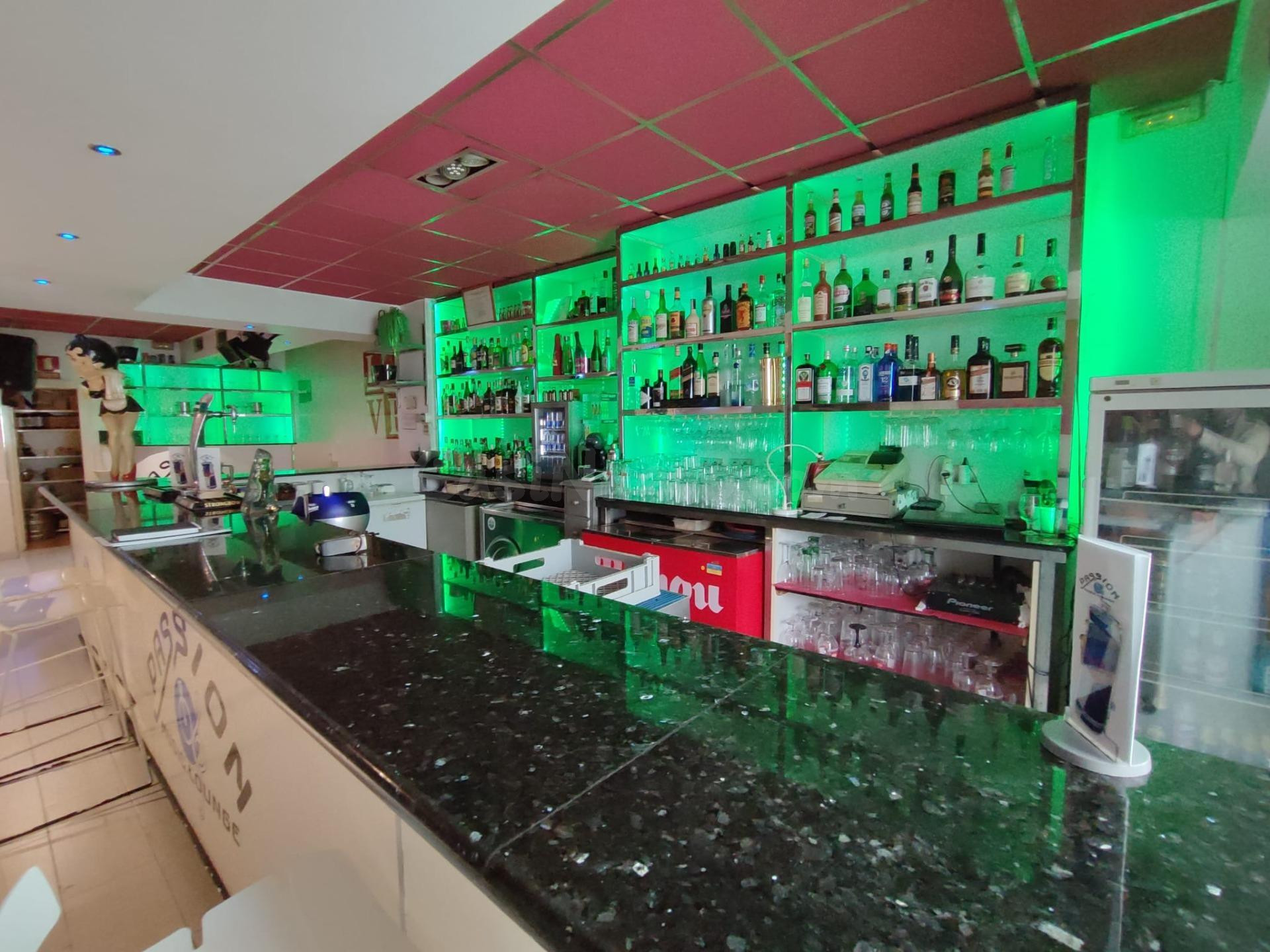 Local comercial 170m² en venta - Villamartín-Las Filipinas