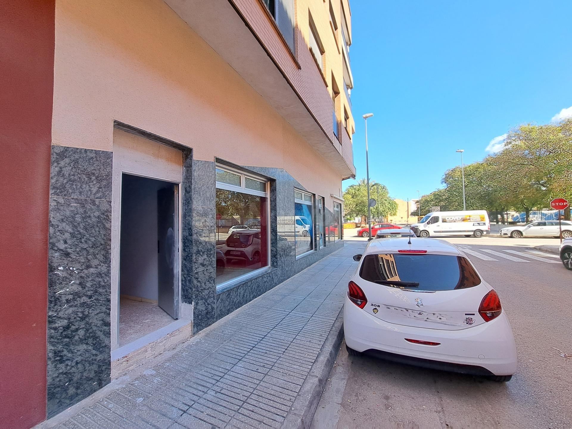 LOCAL COMERCIAL EN ALQUILER - foto 2