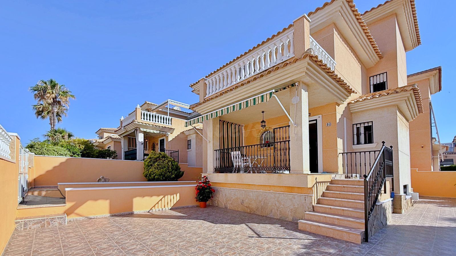 Villa 4 habitaciones 198m² en venta - Urbanización Perla del Mar