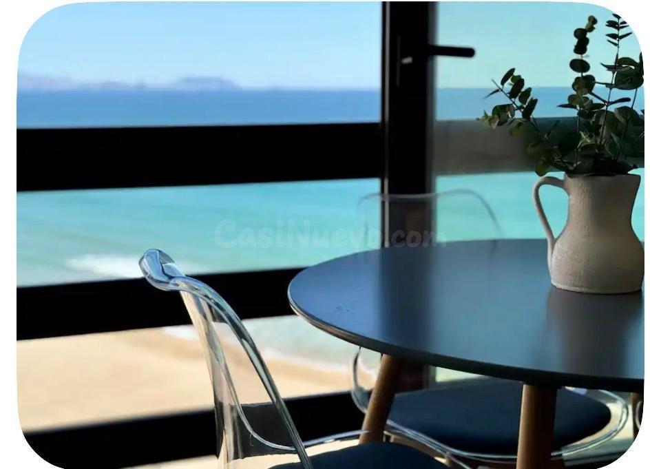 VIVIENDA EN PRIMERA LÍNEA DE PLAYA CON VISTAS AL MAR