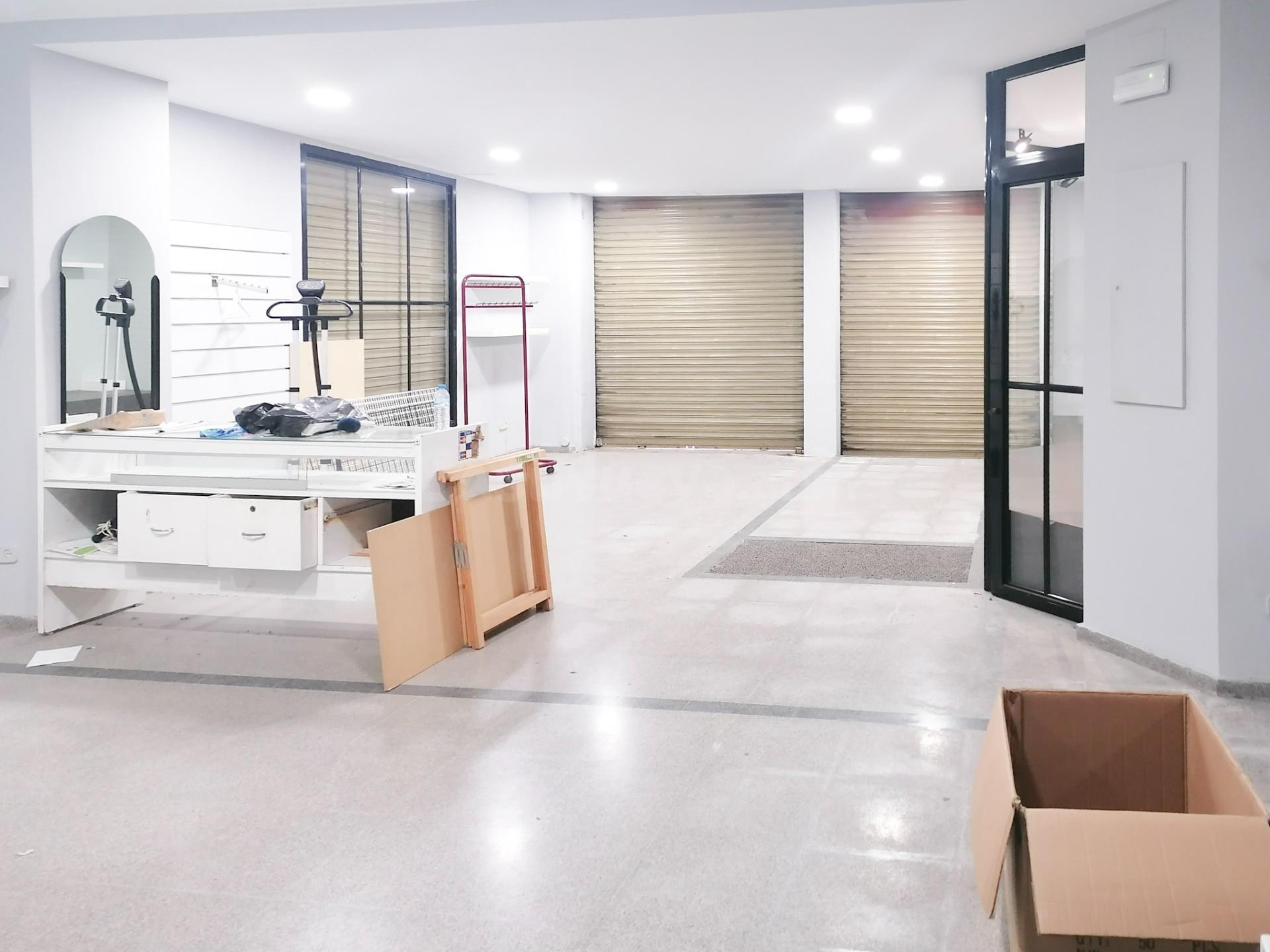BAJO COMERCIAL CON POSIBILIDAD DE VIVIENDA EN VENTA