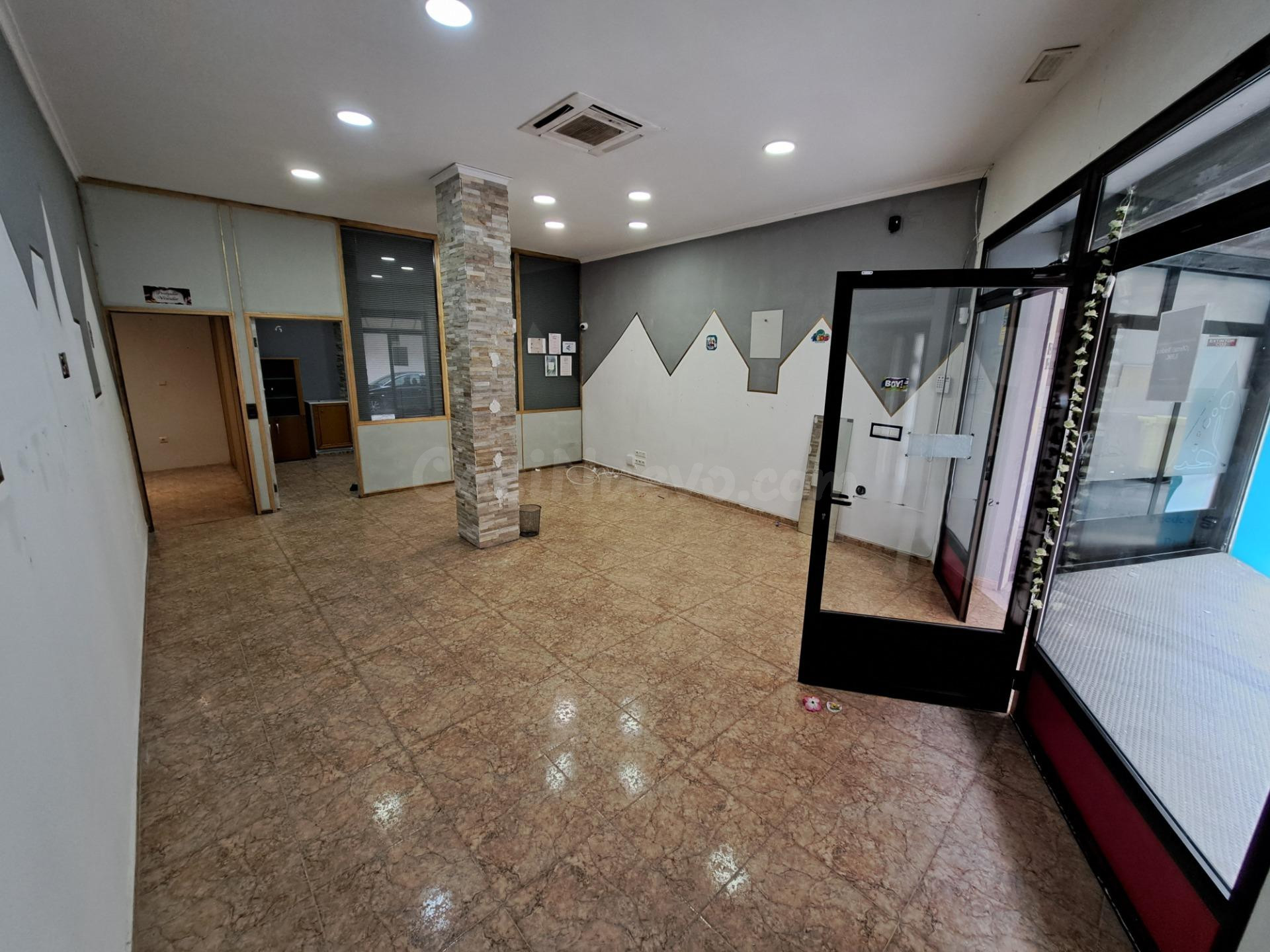 LOCAL COMERCIAL EN ALQUILER - foto 2