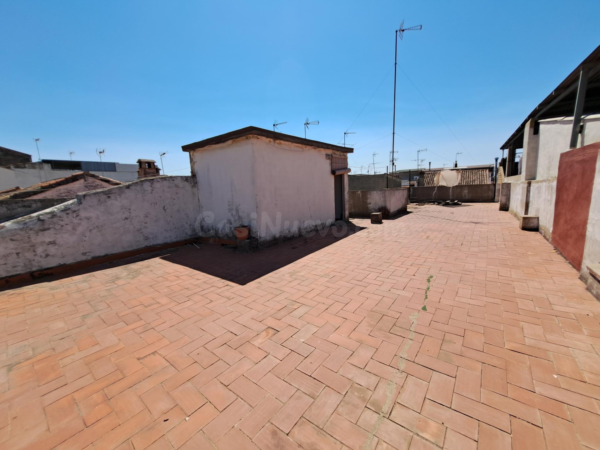 Gran casa de 208 m2 con posibilidad de transformarla en dos viviendas con patio y dos terrazas