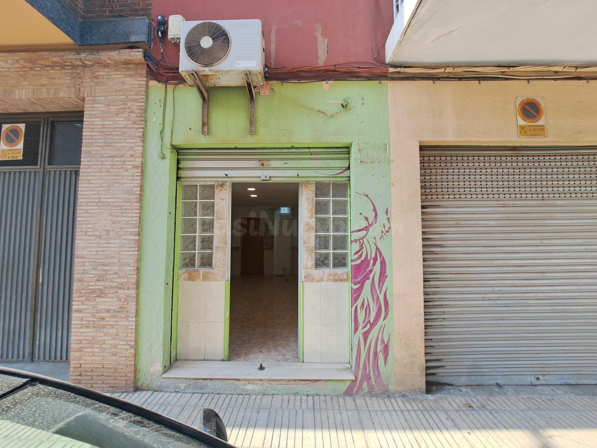 PEQUEÑO LOCAL COMERCIAL EN ALQUILER - foto 2