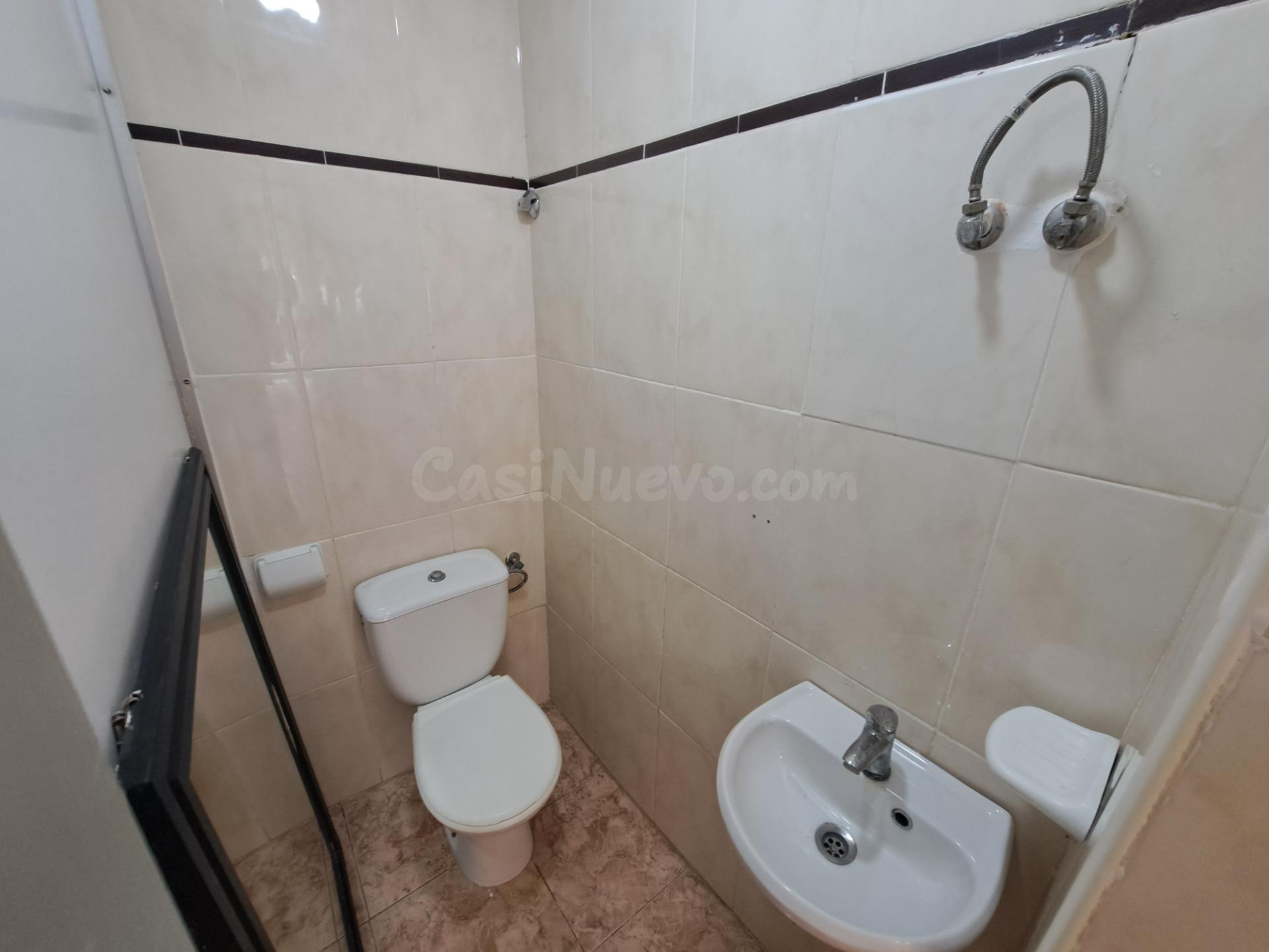 PEQUEÑO LOCAL COMERCIAL EN ALQUILER - foto 5