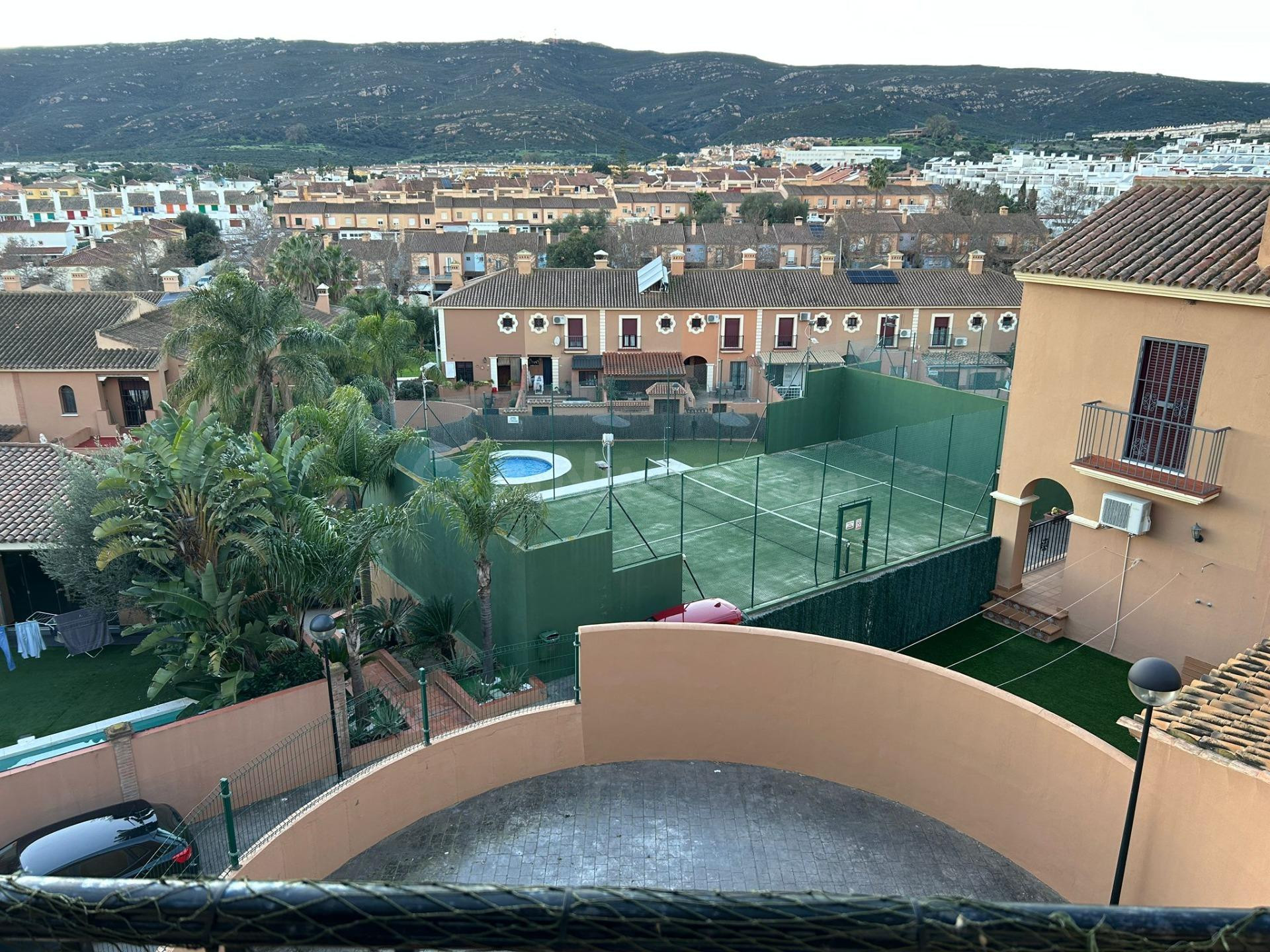 SE VENDE CHALET DE CUATRO habitaciones EN LA LINEA DE LA CONCEPCION, ZONA EL ZABAL