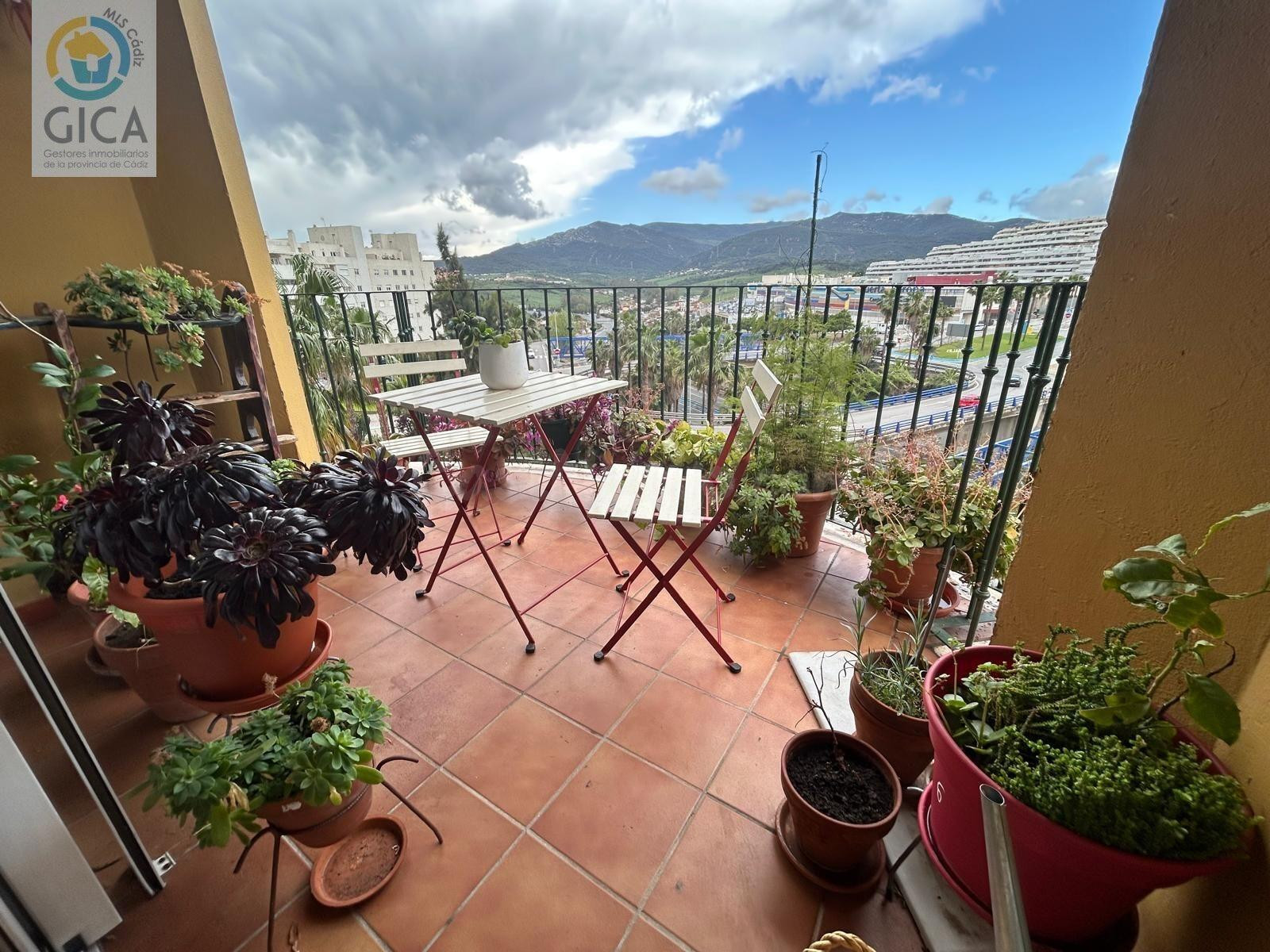EN VENTA PISO DE TRES DORMITORIOS EN ALGECIRAS, ZONA VIRGEN DE LA PALMA.