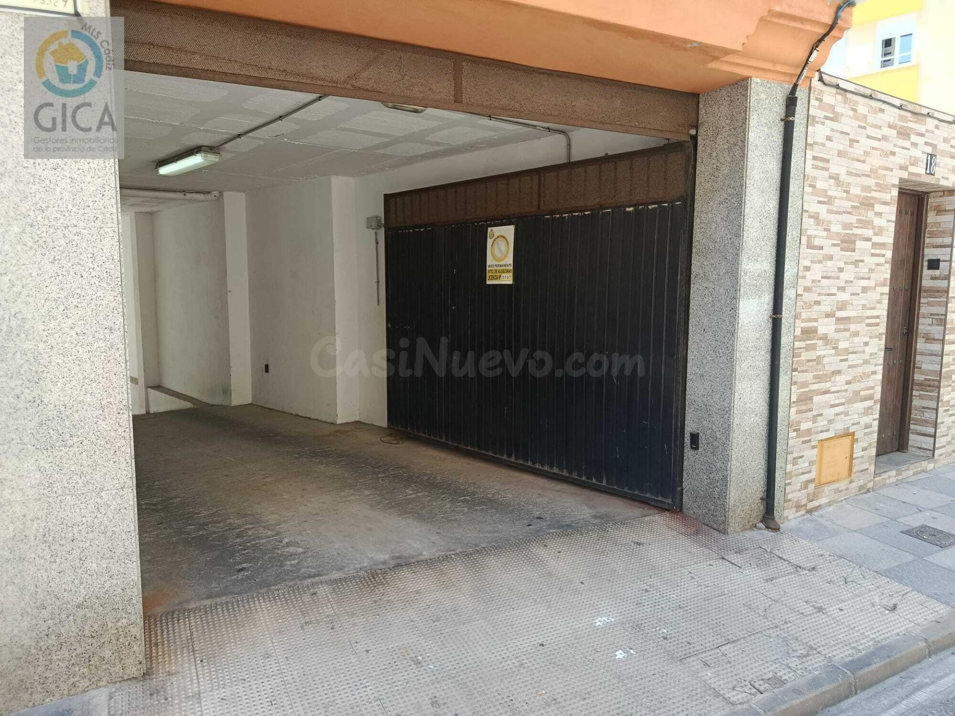 SE VENDE PLAZA DE GARAJE Y TRASTERO EN ALGECIRAS, ZONA CORTES INGLES.