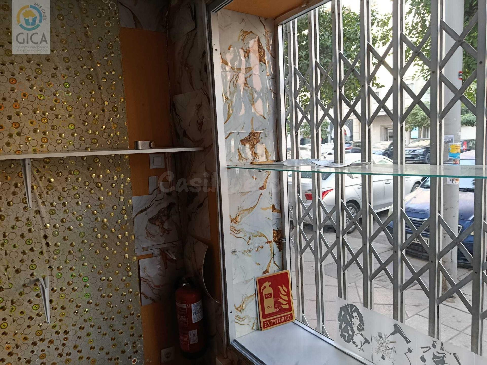 SE VENDE LOCAL EN EL CENTRO DE ALGECIRAS.