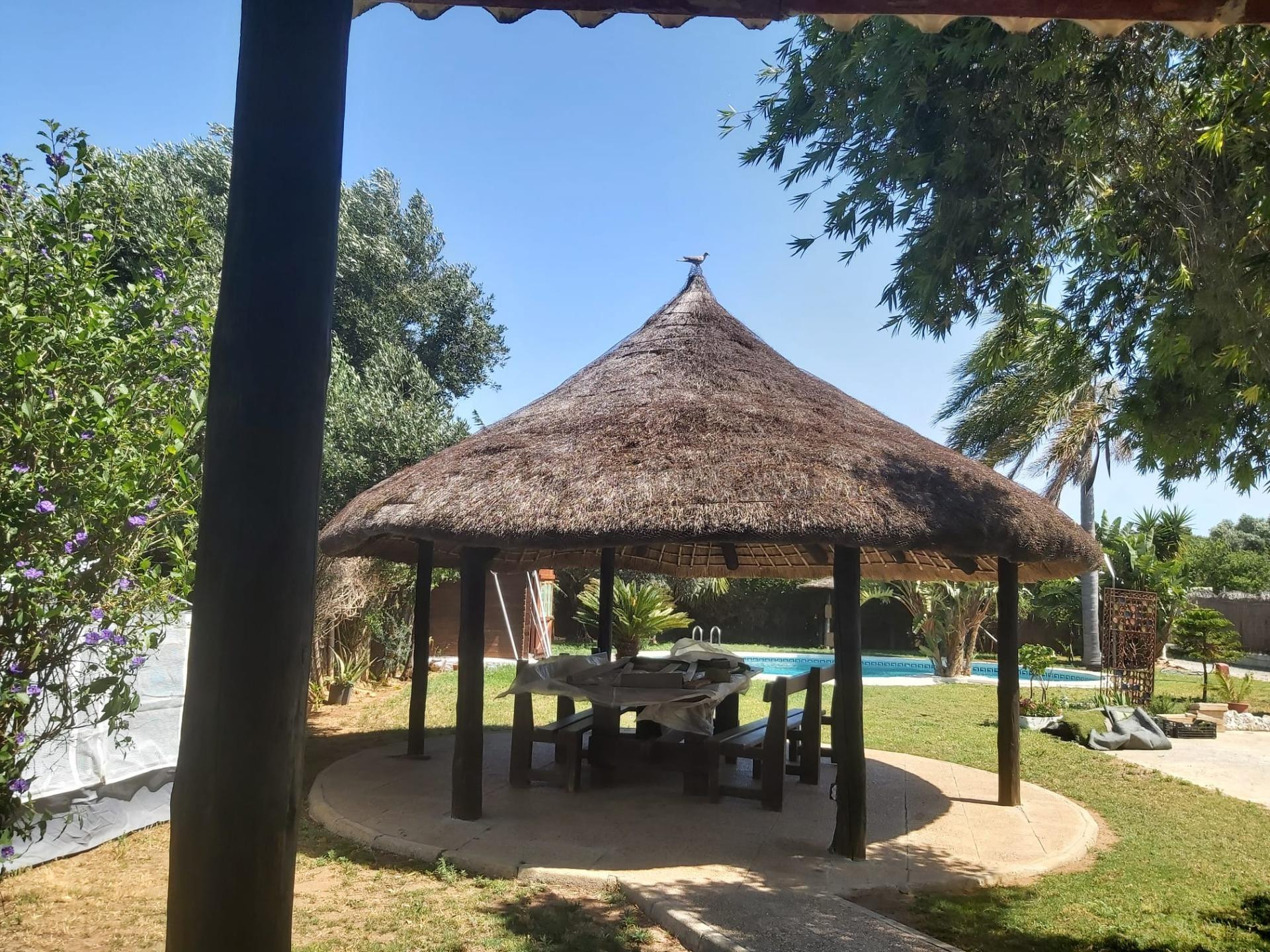 Encantador Chalet en el Marquesado con Amplio Terreno y Piscina
