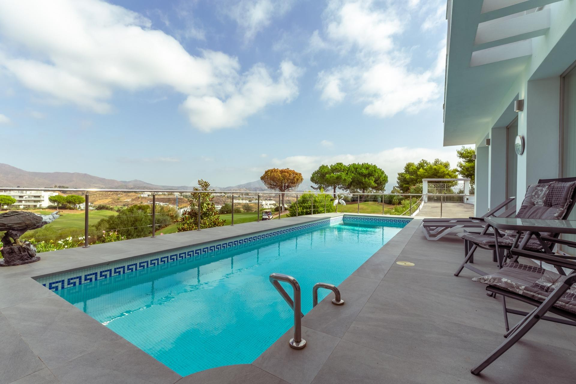 VILLA DE LUJO EN PRIMERA LÍNEA DE GOLF | LA CALA GOLF | PISCINA PRIVADA | ASCENSOR | GARAJE PARA 4 COCHES
