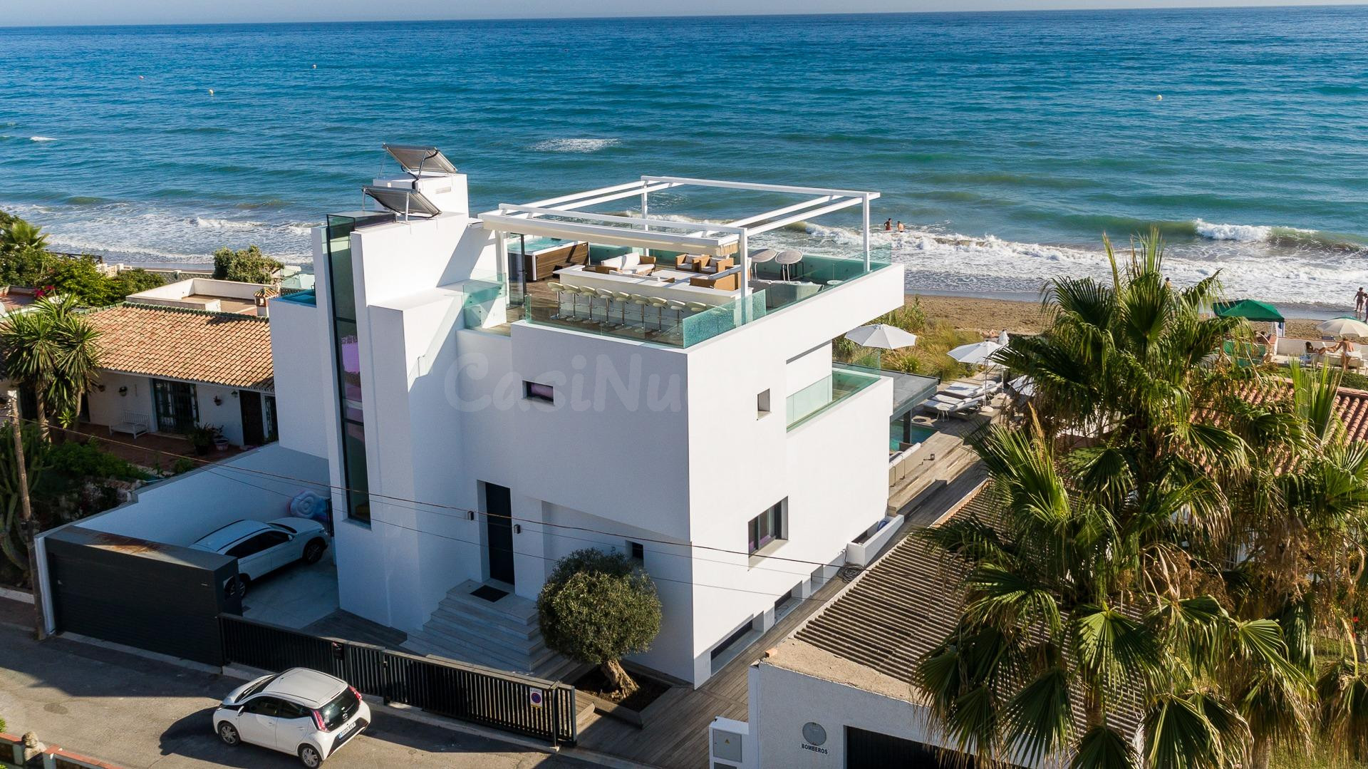 Viilla de lujo en primera línea Costabella Marbella