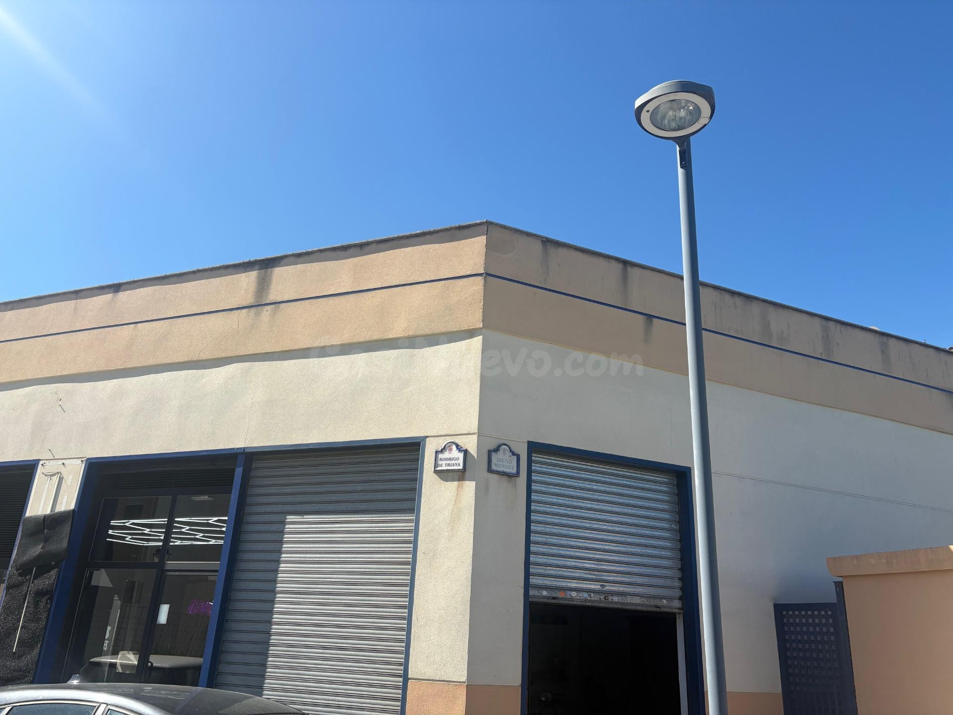 Local Comercial en Venta y Alquiler en Las Gabias - Oportunidad con Posibilidad de Cambio a Vivienda