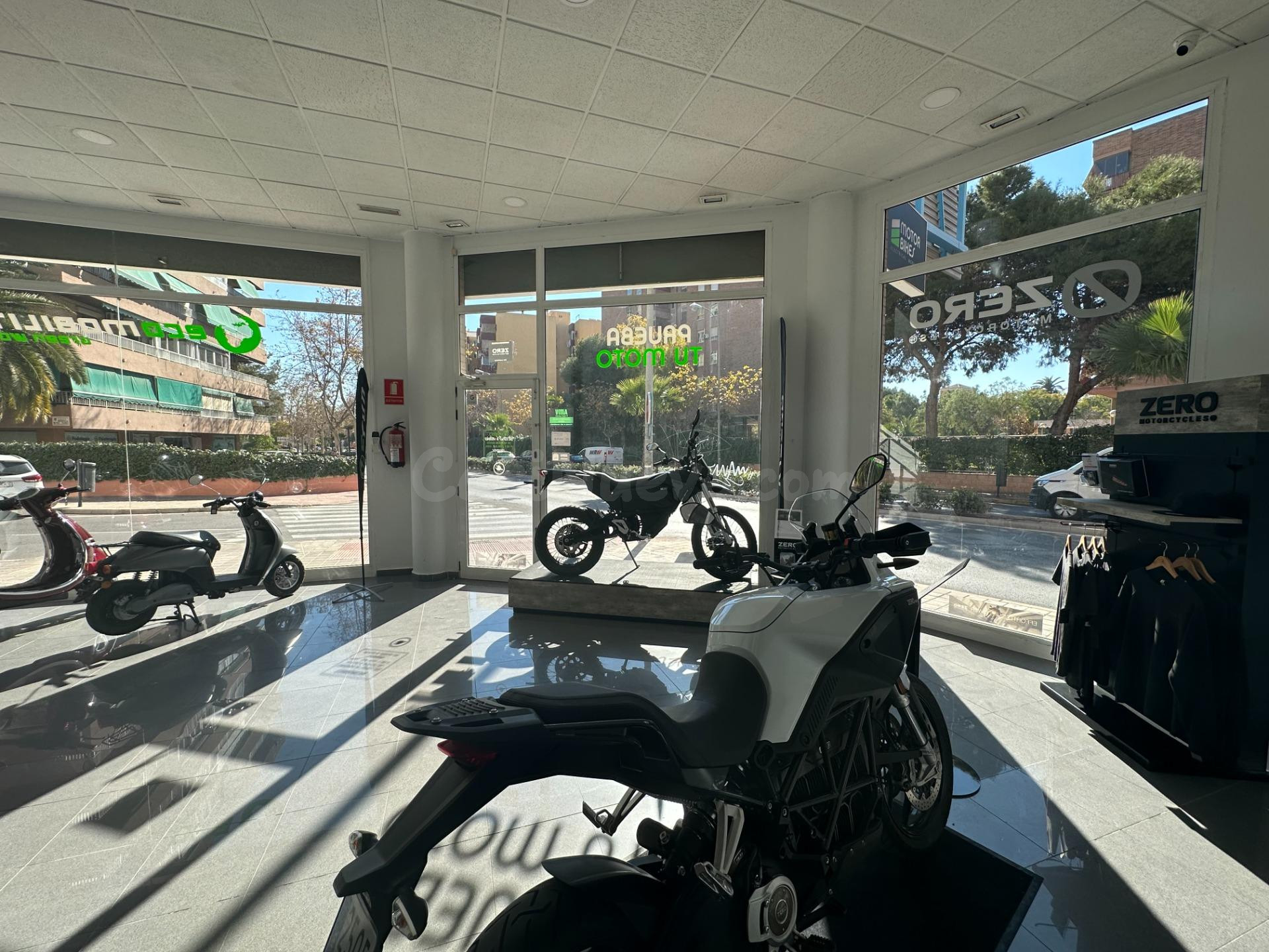 Local en venta con inquilino en Elche