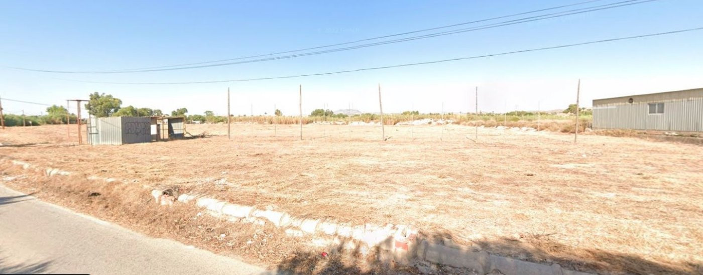 Parcela en alquiler en Elche