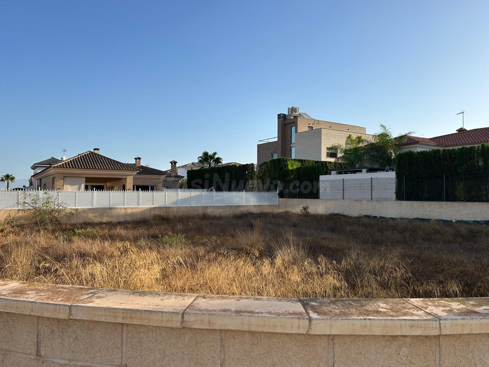 PARCELA URBANA EN ESQUINA  ARENALES DEL SOL