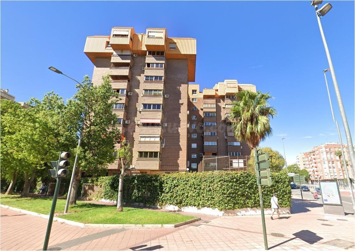 ¡Espectacular ático con vistas despejadas, piscina, garaje y