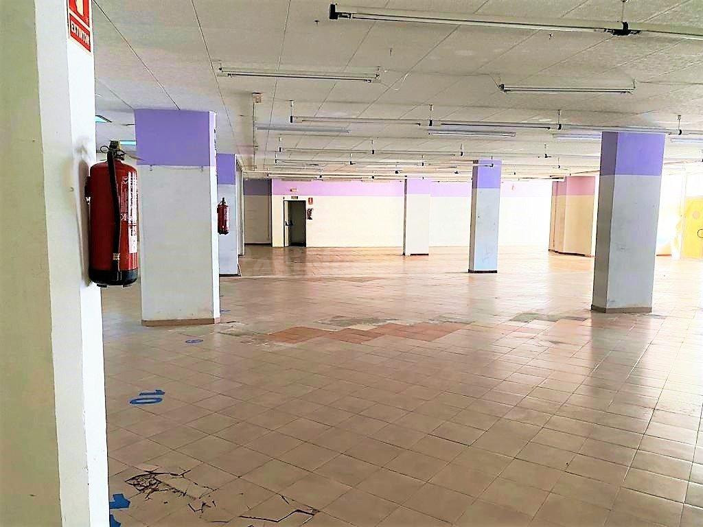 2 LOCALES UNIDOS CON UN TOTAL DE 480M2 EN LA MEJOR ZONA DEL  - foto 4