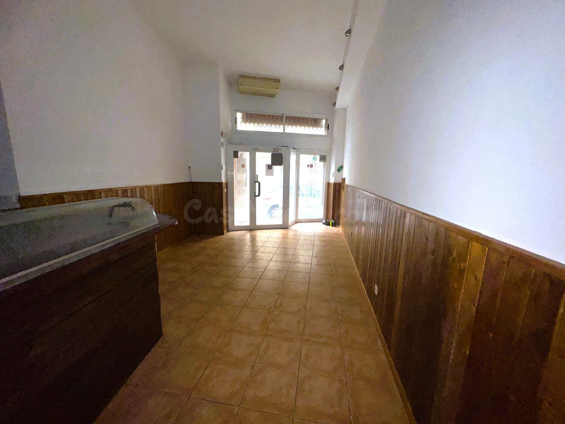 LOCAL COMERCIAL EN LA ZONA DEL TANCAT A UN PRECIO INCREÍBLE - foto 4