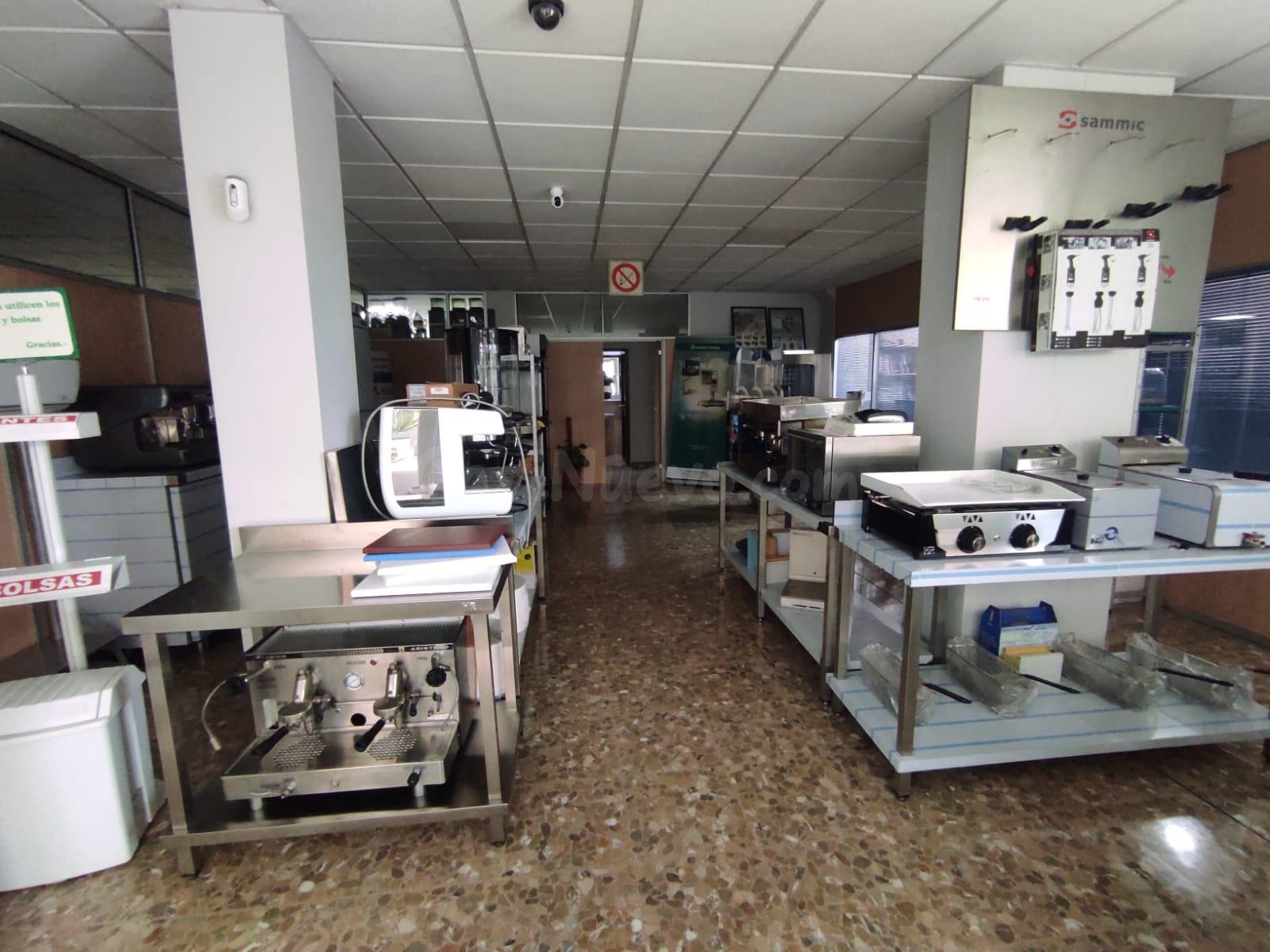 ¡Oportunidad Única en Cabra! Local Comercial Versátil a la V - foto 4