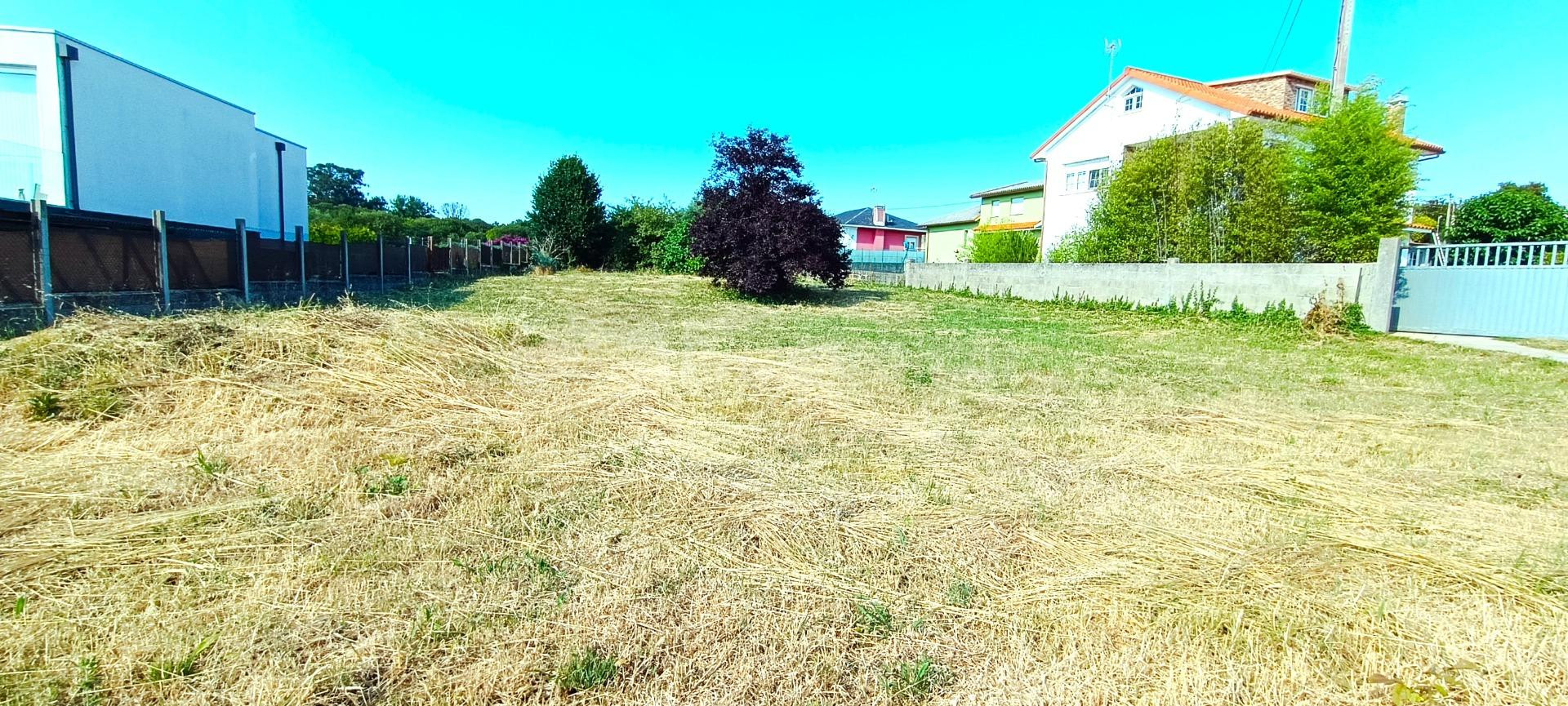 Terreno urbano de 1.083 m2 en Lorbe-Mera: ideal para chalet o 2 pareados