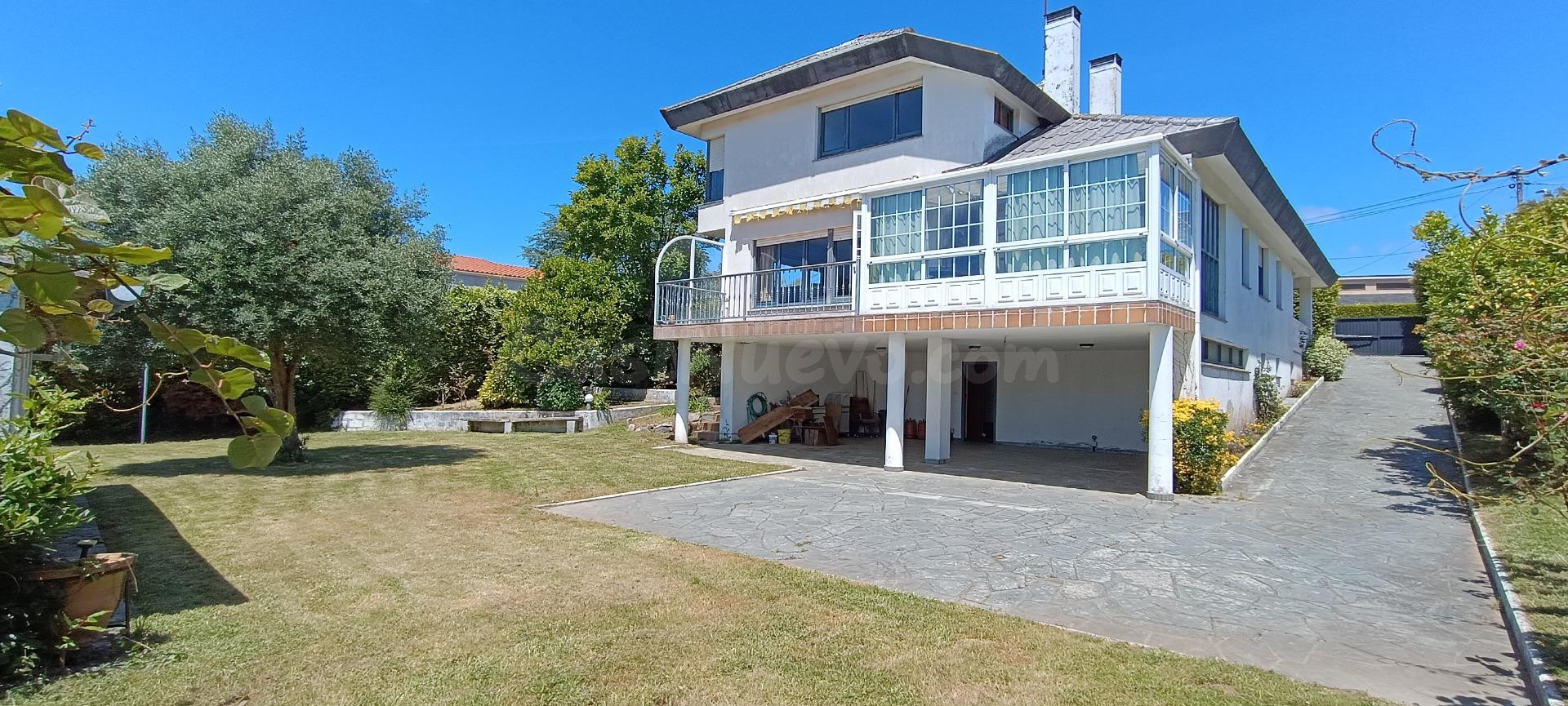 Chalet independiente con piscina y gran parcela a 5 minutos de la playa de Mera