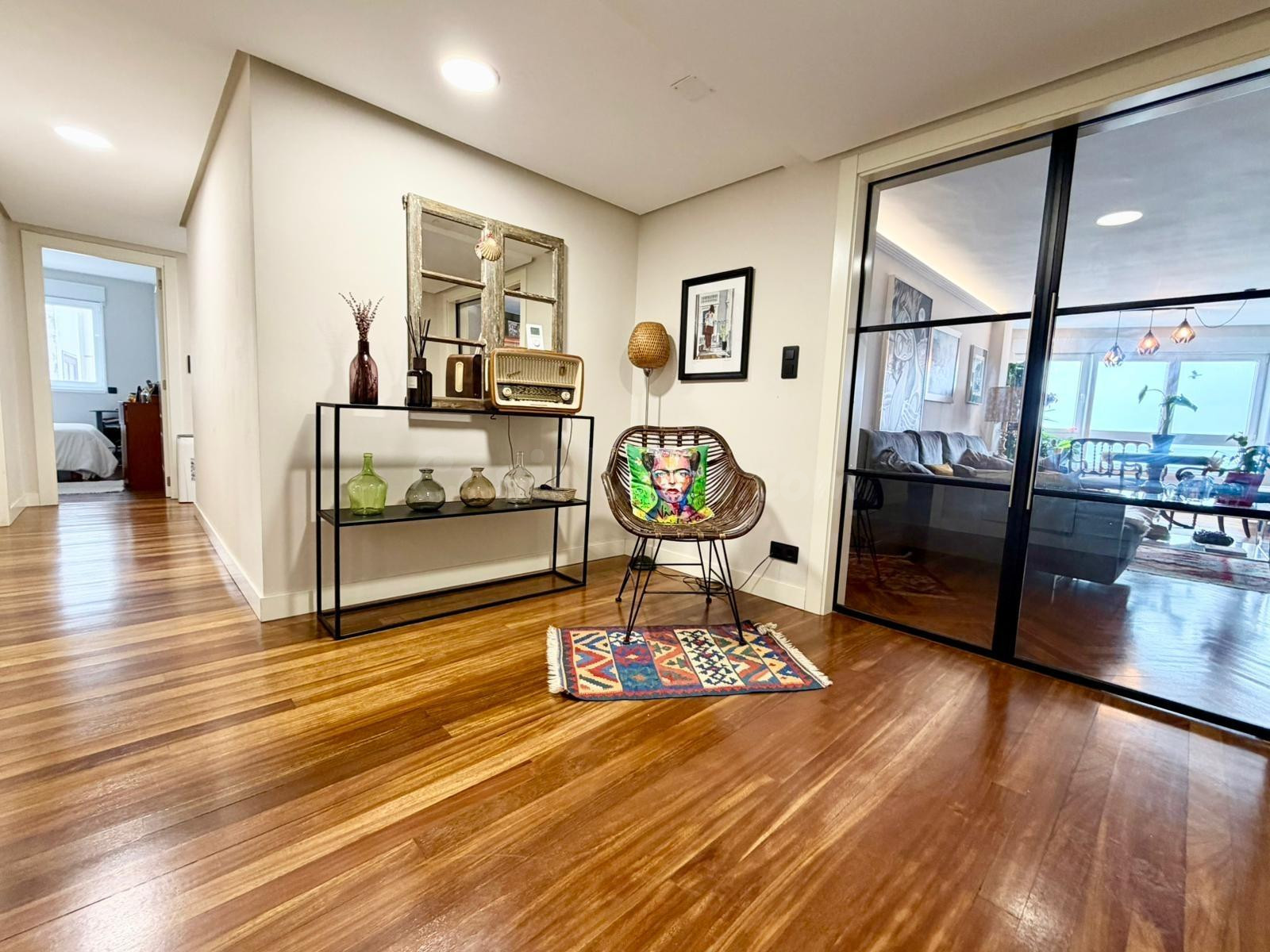 Exclusividad frente al mar en el Orzán: 188 m2, 4 dormitorios, garaje y gran trastero