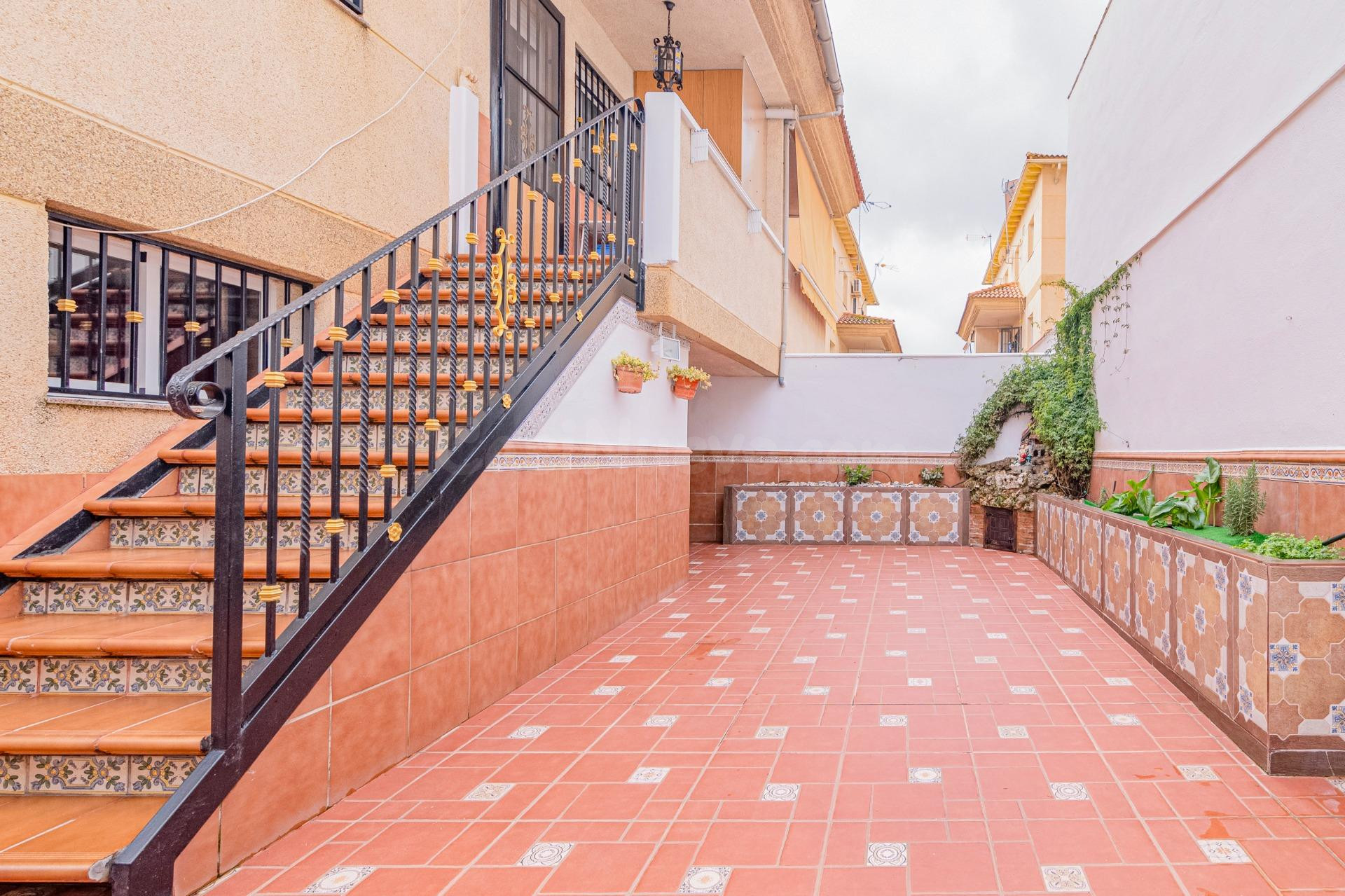 “Casa familiar con gran patio, placas solares y cochera dobl - foto 5