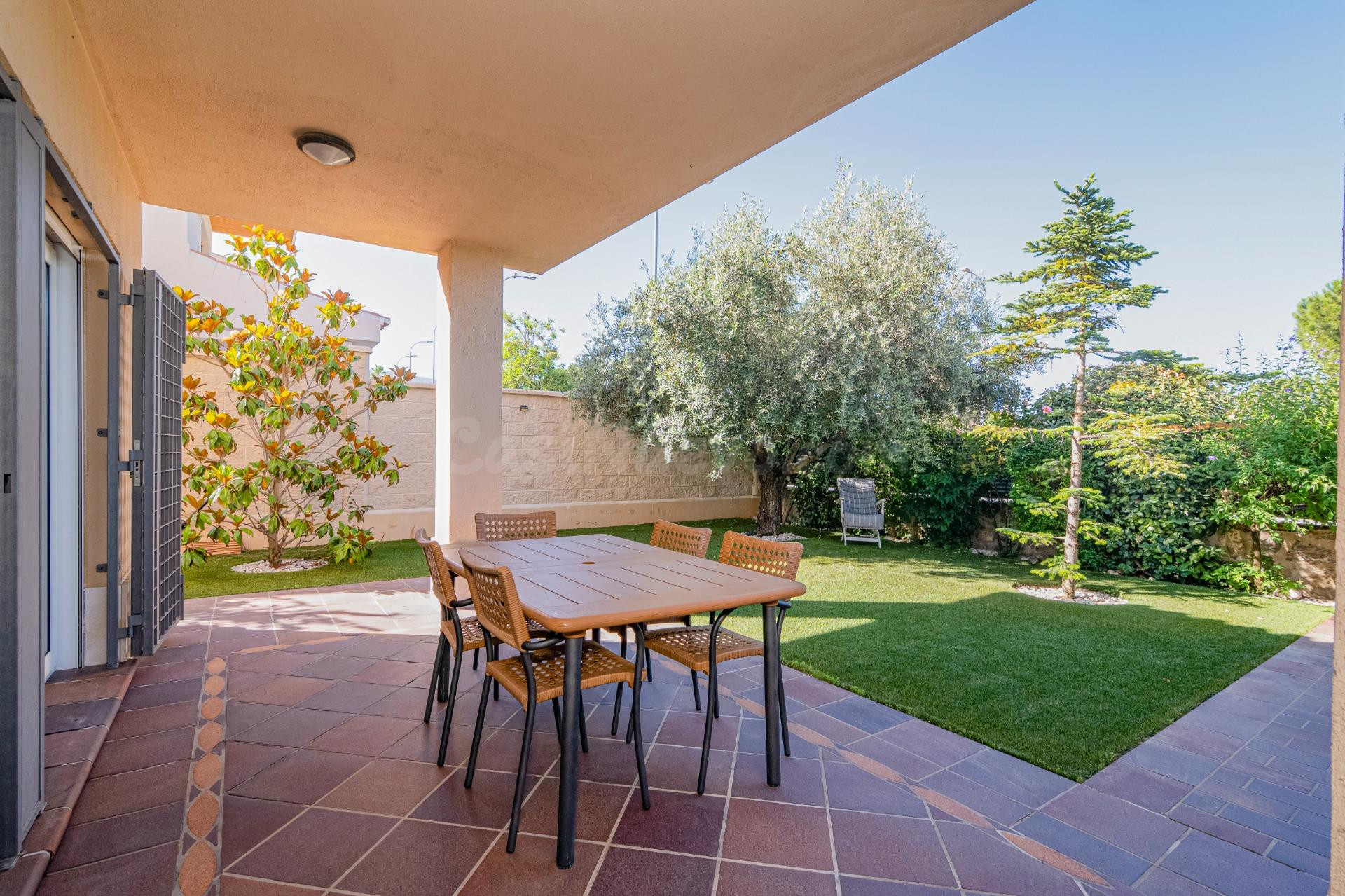 CHALET EN OTURA