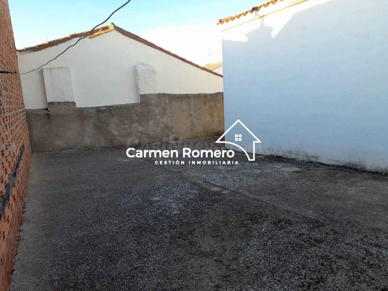 Casa de pueblo  con garaje y Patio-Jardín de 120 m2 a 18 Km  - foto 2