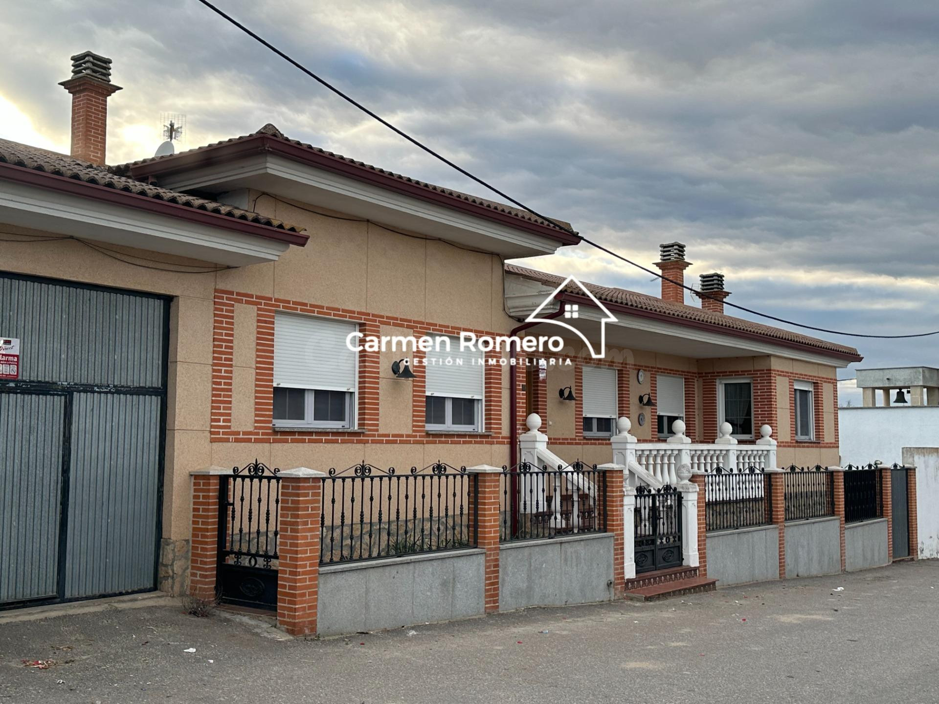 VIVIENDA UNIFAMILIAR AMUEBLADA   A 40 KM DE SALAMANCA  EN PL